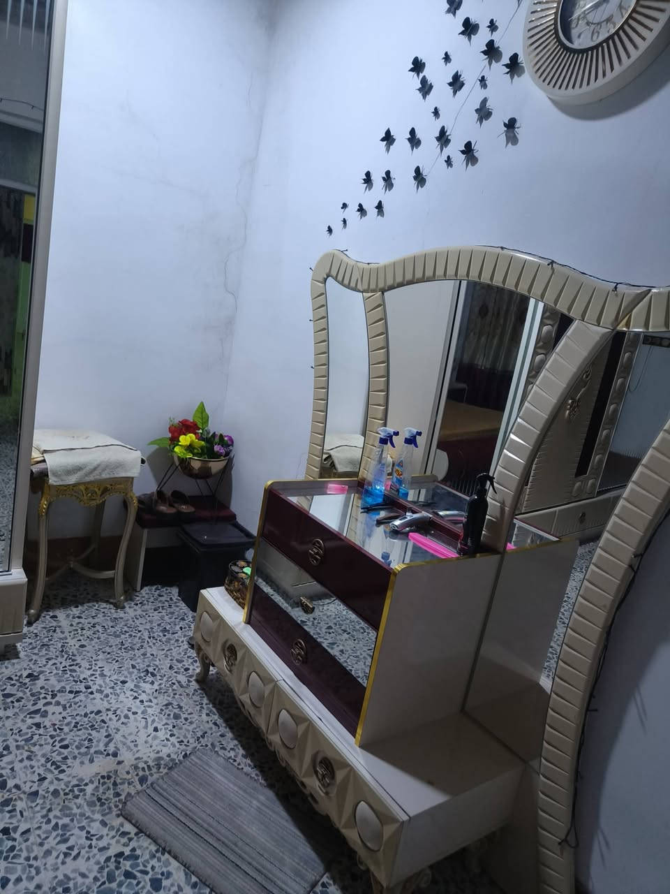 غرفه تركي نظيفه السعر 650 الف مستخدمه 7اشهر أو مراوسه بصاج 7قطع
***********الشراي يجي خاص
