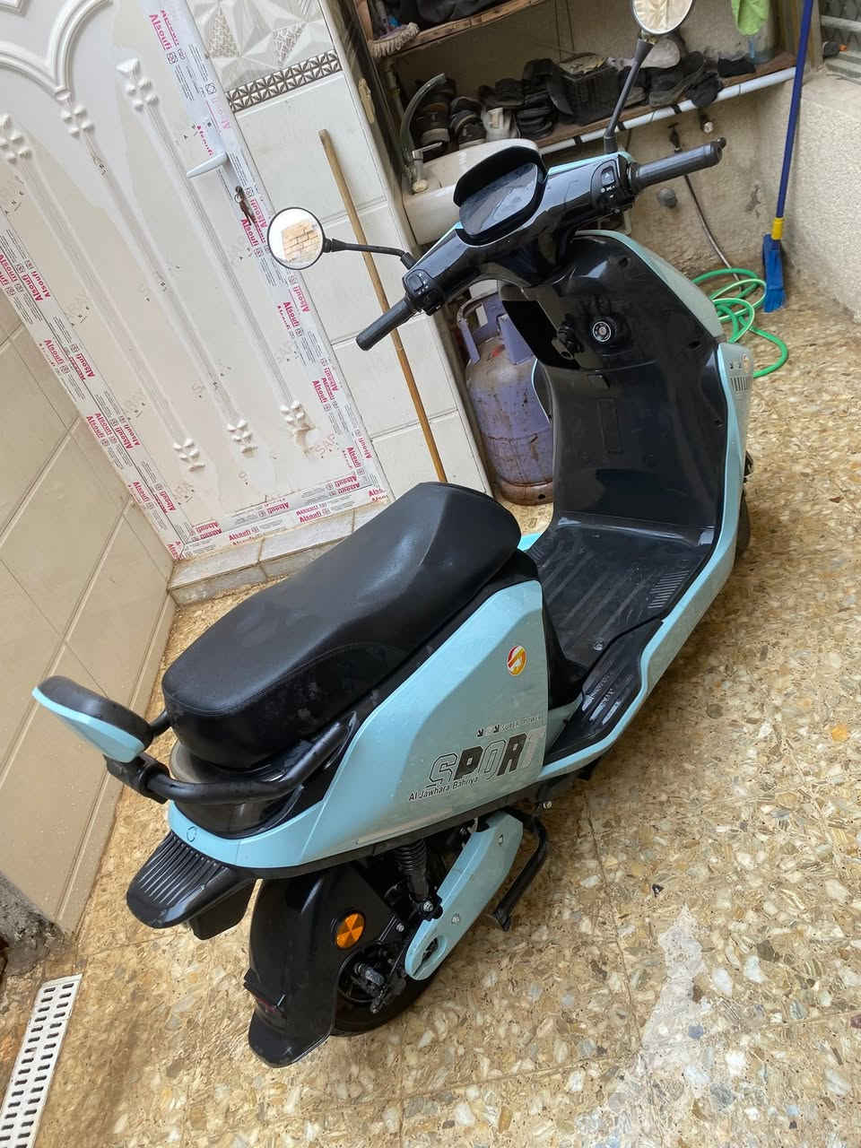 دراجه شحن ماركت الجوهرة البحريه 
دراجه تخبل سرعه 80 حقيقي 
ماخذهة قبل شهرين بعده جديده
سعر 725
عنواني بغداد الامين ثانيه
***********
