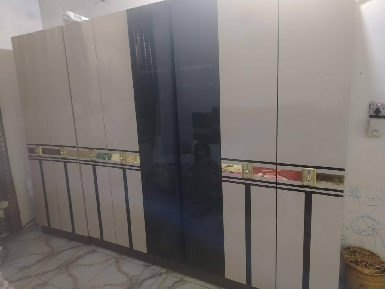 السلام عليكم غرفه تركي للبيع 7قطع كنتور 8ابوب الغرفه جديده بيها ملاحاضات بسيطة سعر مليون اني ماخذها مليون 750 ه *********** ديالى بعقوبة
