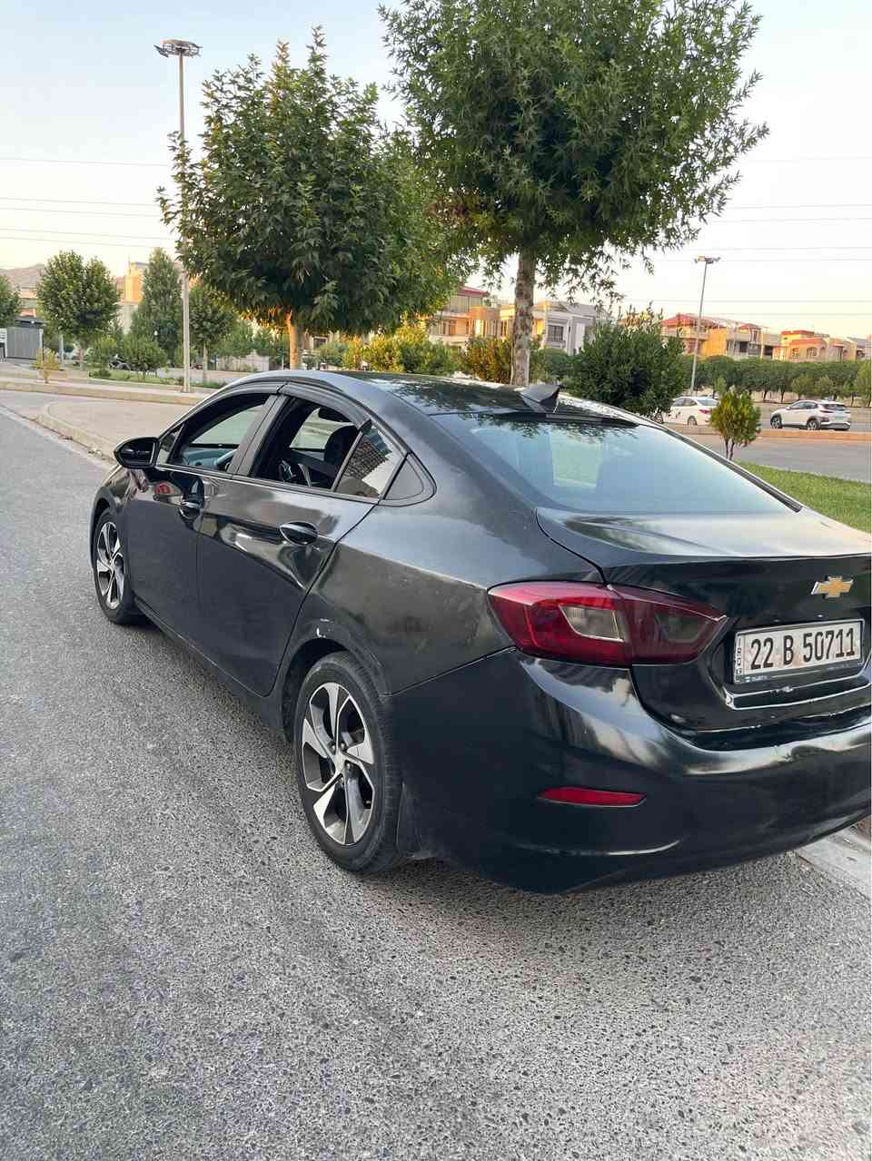 شوفرليت كروز 2017 5 قتع بي سبغ 
گير و مكينة بشرط 
السيارة رايدلهة اعادة السبغ اللثلاث قتع 
عليهة غرامات 250 الف  ينزل من السعر 
موجود فقط عل واتس اب 
*********** دهوك, العراق

