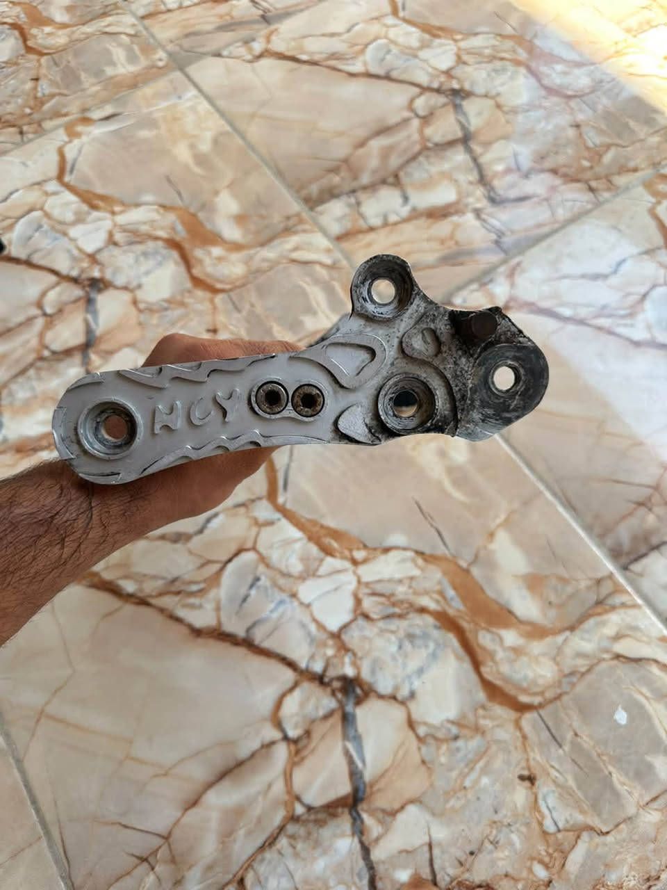 سلام عليكم للبيع ويل مشيف اصلي مال حاويه شيال Ncy اصلي مال حاويه صدر امامي RGC صدر يخبل لاطسه ولا ذاب دهن اصلي للبيع الرقم ***********
