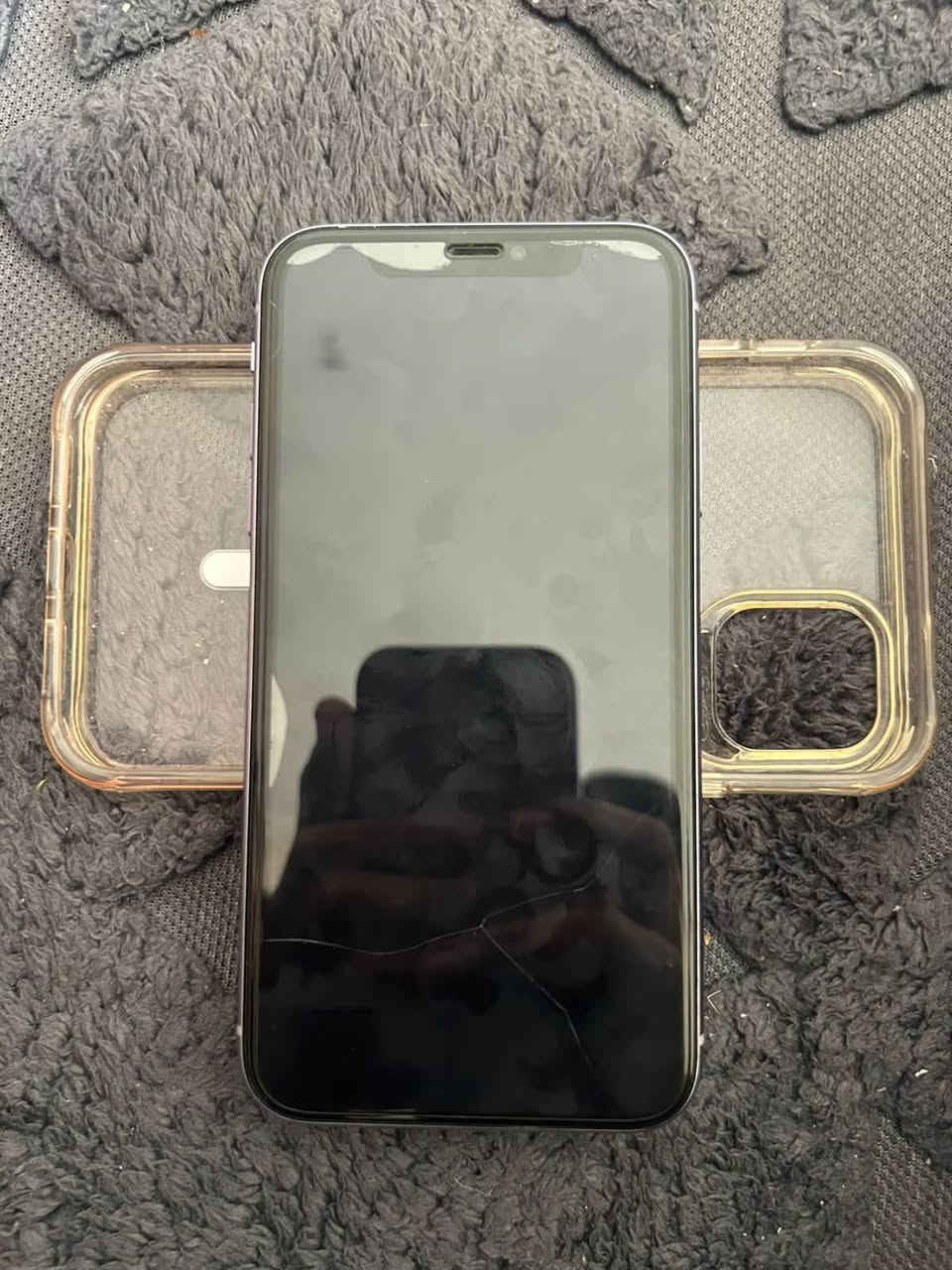 سلام عليكم iPhone 11 عادي للبيع ‏مبدل فقط شاشة السعر200///***********
