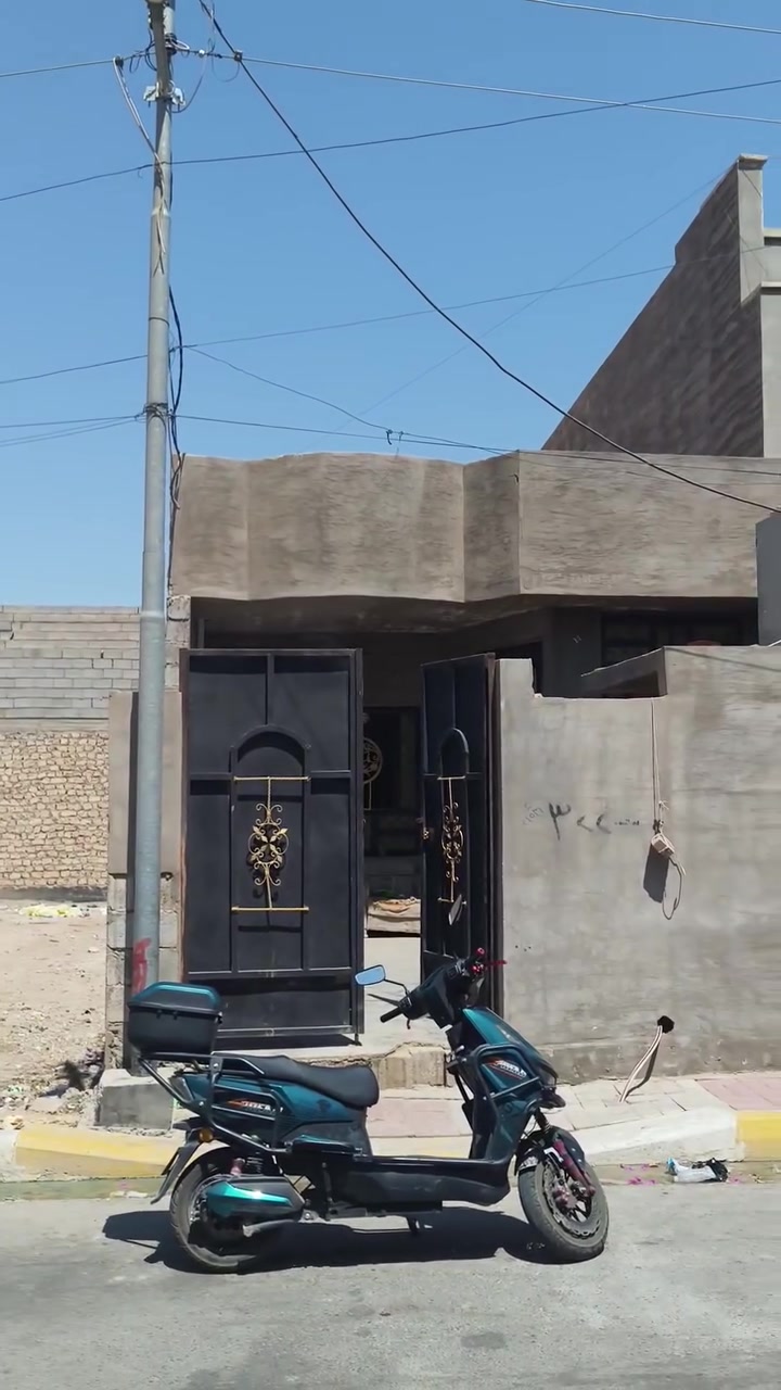 مشتمل طابق واحد لليجار 
مساحه 120
ديوانيه ومطبخ وصحيات وصاله وغرفه 
عنوان تاميم قادسيه ثانيه خلف ماركت لؤي للستفسار اتصال علا رقم ***********
