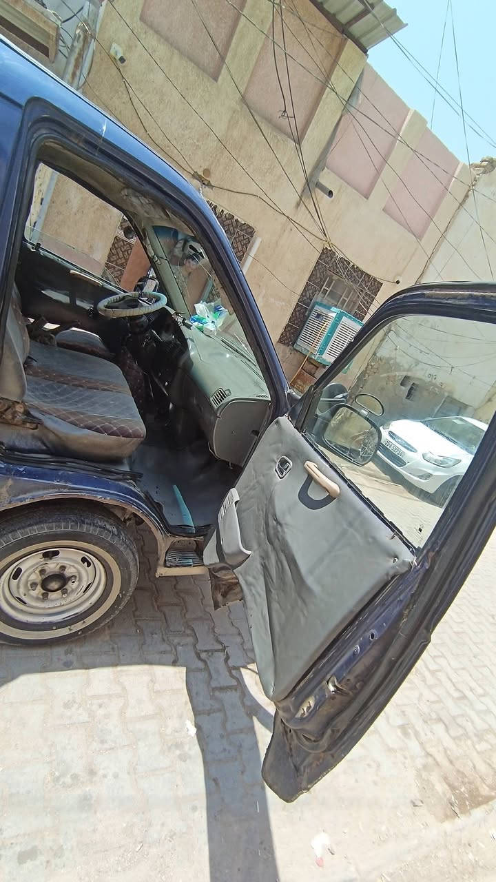 سلام عليكم بريجو ٩٧ موديل للبيع شواصي ٢ امامي معمرات درجى اولى  مكينه وكير واكسل ممتاز  سنويه لل٣٠ 
راعيه يريد مداور 
عنواني كوفه نجف ***********
