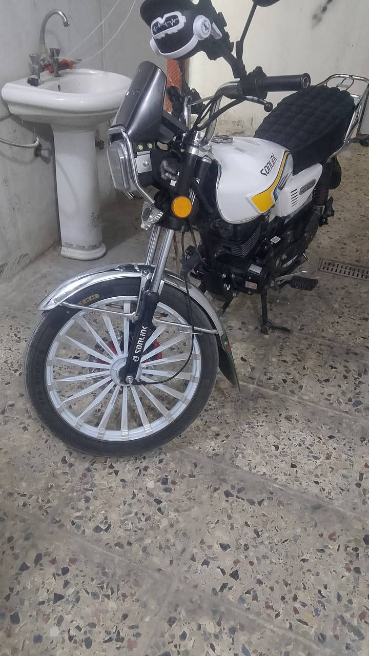 دراجه للبيع ضاقطه وتنجيل مدير 25 السعر 950 وبيها مجال***********
