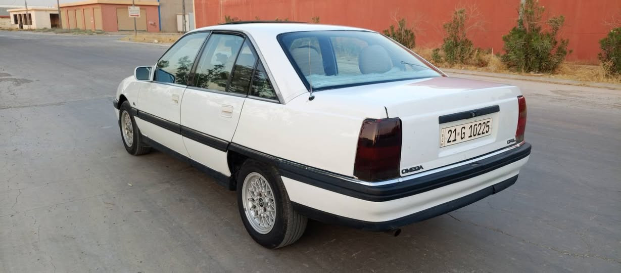 اوبل اوميكا موديل 92 رقم سليمانية وكالة عامة بإسمنا شرط التحويل رقم وسنوية جديد لغاية 2030 بدون حادث فقط ثلاثة قطع صبغ بدون دواخل ويل كروم بلادي كير ومحرك بطة 2500 شرط ديلكو سقف سلايت كهربائي السعر 43 مكان السيارة داخل كركوك للاستفسار ***********@
