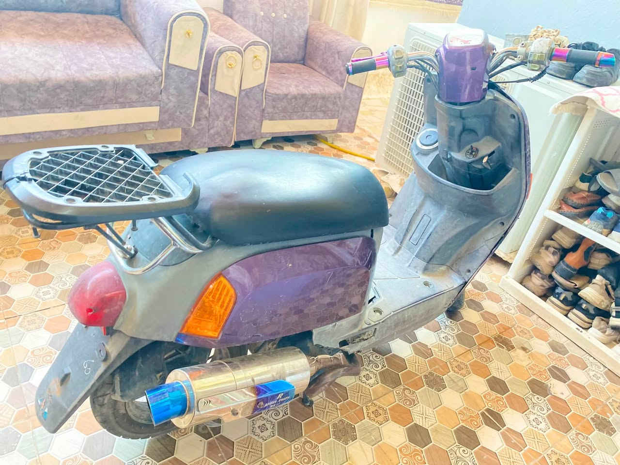 بوليسي للبيع اخذتها بمليون و١٠٠ جديده قبل سنه ونص وابيعها بسبب مامحتازها متروكه صارلها ٦ اشهر وتشتغل وكهربائيات كامله العنوان الحمزه الشرقي *********** واتساب حط السعر واذا عجبني اجيك
