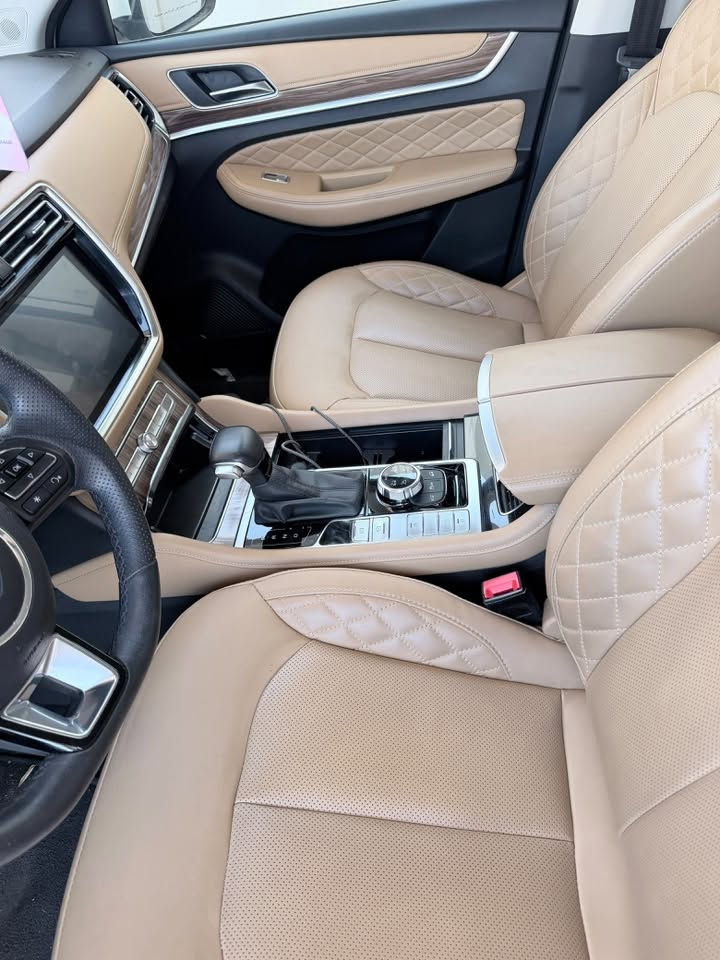 السلام عليكم من رخصة الادمن
عندي MG rx8 2023 السيارة من فئة الlux 
١- محرك 2.0 تيربو 
٢- تحكم ستيرن كامل + تدفئة وتبريد بالمقاعد
٣- ثلاث قطع تبريد
٤- حساسات امامية + خلفية + كاميرا 360 
٥- apple car play + android auto 
٦- مقاعد جلد
للاستفسار الاتصال ع الرقم 
***********
