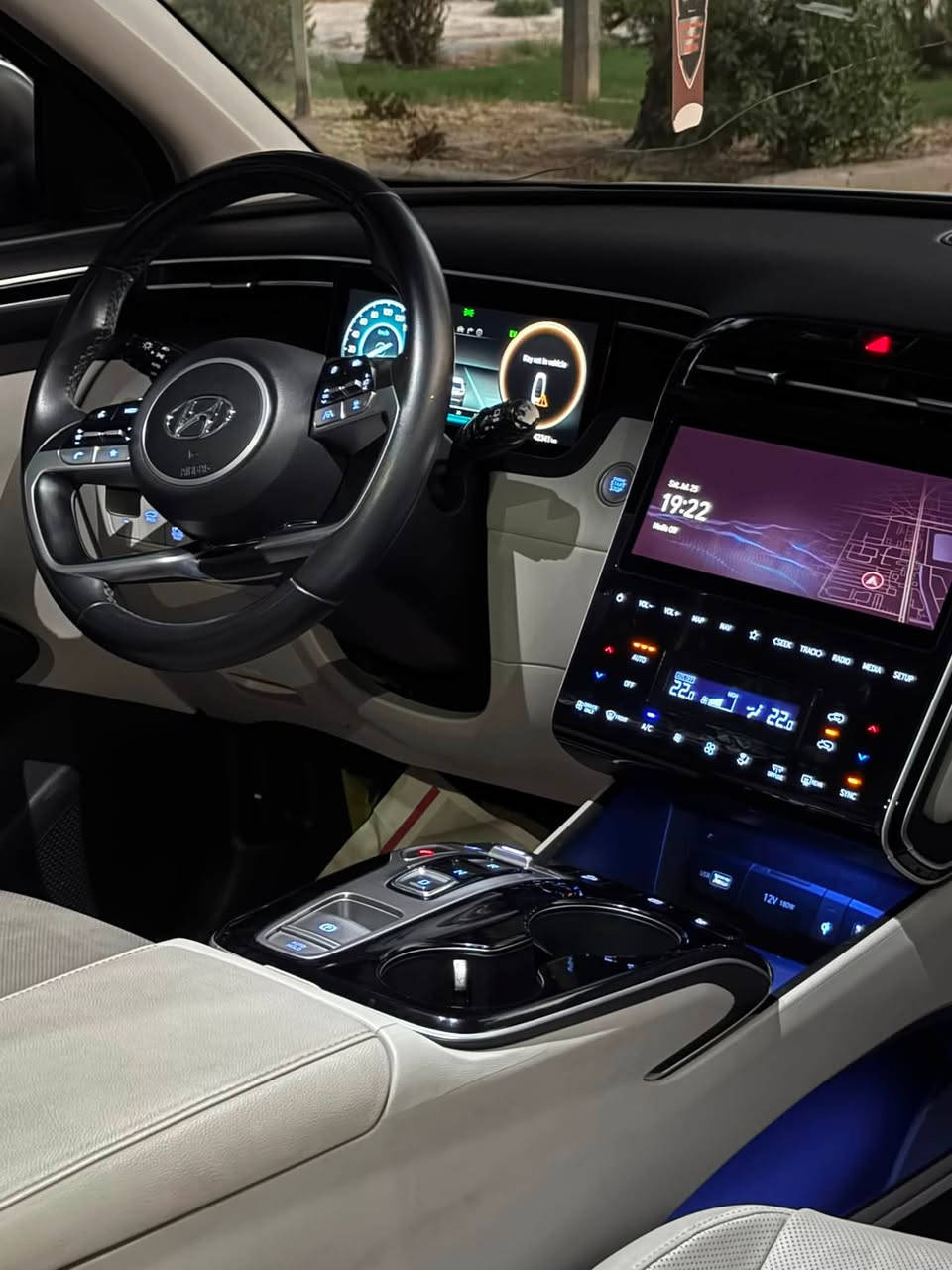 🚗 هيونداي توسان هايبرد 2024 للبيع ✅
📍 الموديل: 2024�🌍 الوارد: أمريكي 🇺🇸
السعر :- 184 وبيها مجال 
‎✨ فول مواصفات، وتضم:�• سقف بانوراما�• كاميرات�• رادار أمامي وخلفي وجانبي�• شاشة كبيرة + عداد ديجيتال�• رنكات (ويلات) 19 إنج�• مقاعد جلد مع التدفئة�• نظام دفع رباعي (4WD)�• Apple CarPlay�• إضاءة LED + Back Light�• بصمة أبواب (Touch)�• جير دكم (Shift by Wire)�• هندبريك إلكتروني + تشغيل بالبصمة�• مقاعد كهربائية�• مثبت سرعة + نظام الحفاظ على المسار�• باب صندوق كهربائي�• تحكم كامل من المقود (ستيرن)�• شاحن لاسلكي�• تشغيل عن بُعد�• أوضاع قيادة: اقتصادي – سمارت – سبورت – ثلجي�• تبريد أمامي ثنائي (Dual Zone)�• نظام النزول من المنحدرات (HDC)�• Auto Hold�• نظام Diffuser�• المرآة الوسطية بتعتيم تلقائي�• مرايا جانبية بتعتيم تلقائي
‎🚘 سيارة مميزة، نظيفة، وجاهزة للاستخدام.
‎📞 للاستفسار:�***********
