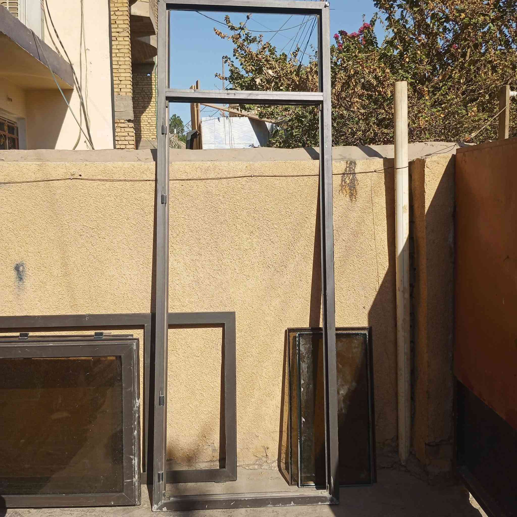 للبيع بيبان اثنين المنيوم كاملات مابيهم اي ضرر نضيفات طول 3* 100م مكاني بغداد فلكت حي نصر رقم الهاتف ***********
