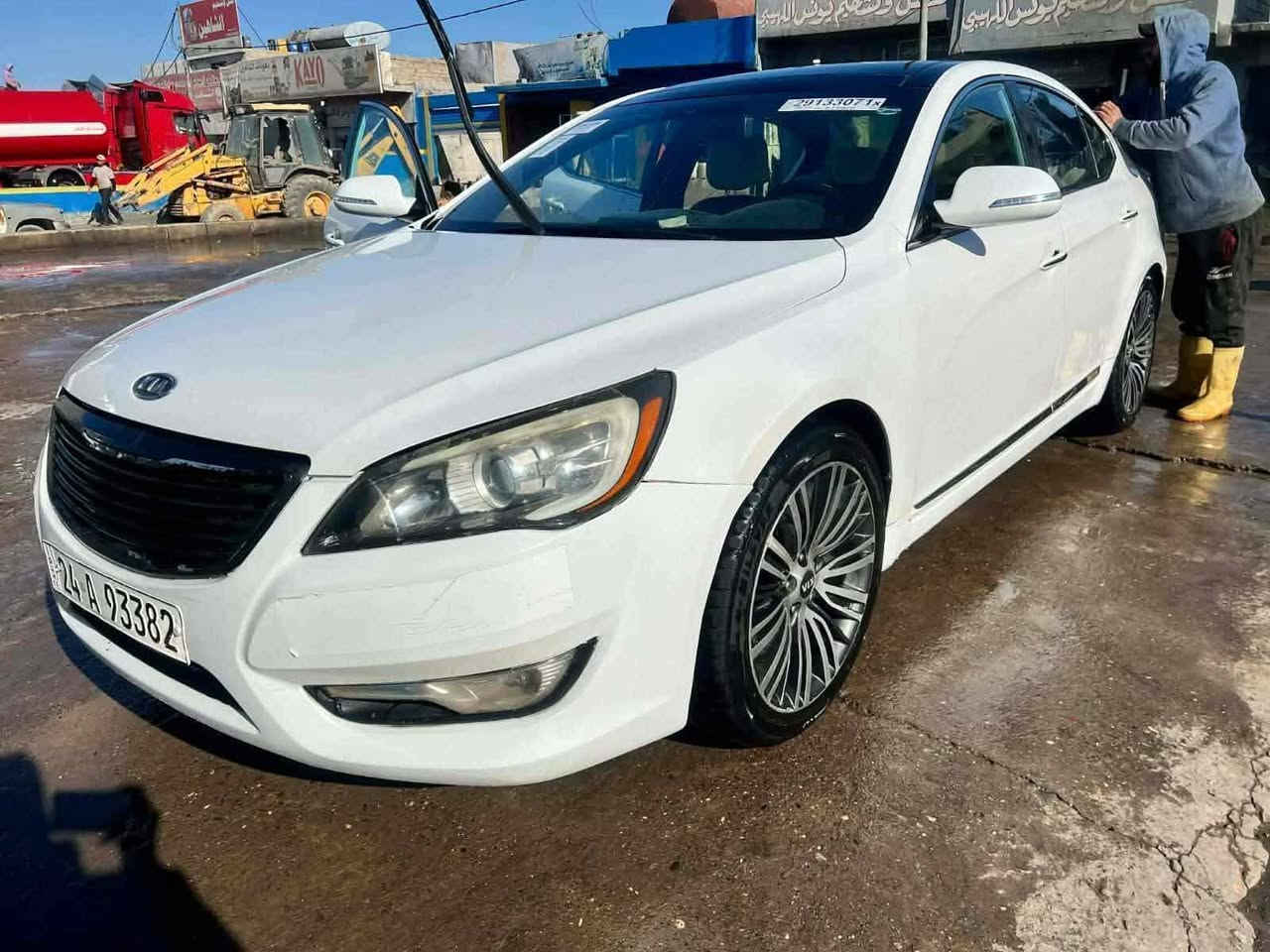 مواصفاتها :
لمتد Vip ملكي 
بانوراما فتحتين 
محرك 3500 
ويل كب 17 
نظام ترحيب خارجي وداخلي ودشبول 
لد بلادي دشبول وابواب 
سستم بلادي انفينتي فول 12 سماعة وبلوتوث 6 اقراص 
بصمة 5 بصمات مع الصندوق 
تحكم ستيرن جهتين 
كروز سرعة قفل 
لايت عالي ناصي زنون 
اضائة داخلية تحت الاقدام بلادية 
تبريد قطعتين 
بردات خلفية بلادية وبرادات ابواب خلفية 
كشنات كهربائية امامية مع خزن ميموري وضع الجلوس
كشن السائق والستيرن نظام ترحيب عند الجلوس 
نظام ترحيب عند الترقب من السيارة 
اشارة بلمري 
شفط المري مع نزول المري عند الرجوع الى الخلف وضع الامان 
حساسات خلفية بلادية 
كامرة خلفية بلادية 
ضرر جاملق خلفي خلف السائق 
كير اوتماتيك مع كير عادي
بيع او مراوس 
السعر 119

 العنوان موصل حي العربي 
***********
