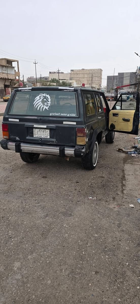 السلام عليكم  جيب شيروكي شخاطه موديل 93 
سياره اصوليه راعيها بالبصره
 
اذا اكو مراوس بسياره ادوات 

مكينه وكير 3000 سعرها ٢٨ وبيه مجال حك الجيه مكان السياره بصره 

موبايل.   ***********
