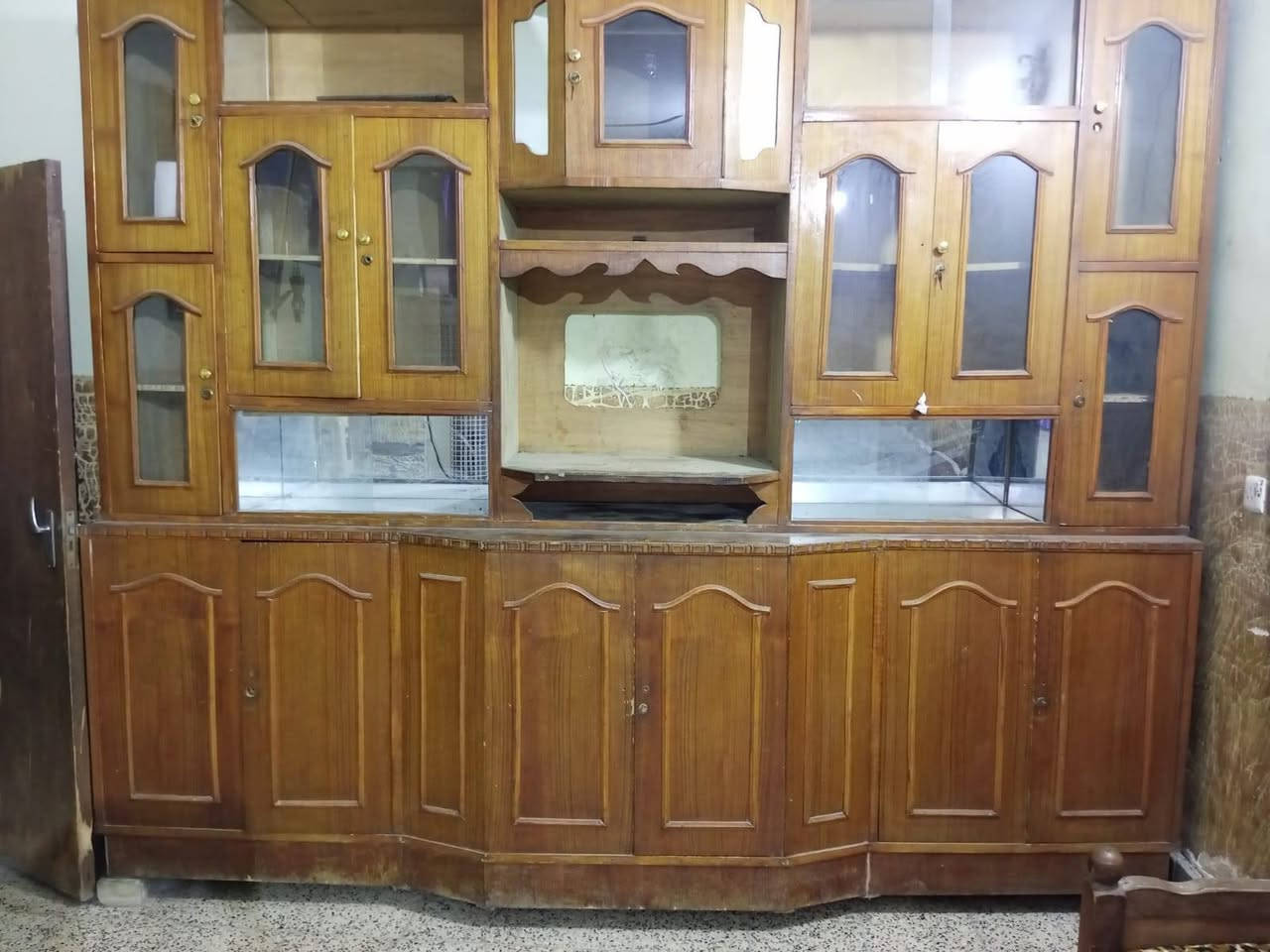 ياالله السلام عليكم اخوان
معرض طابقين نظيف للبيع
السعر ٢٠٠ الف وبي مجال
المكان بغداد حي النصر 
رقم الهاتف ***********

