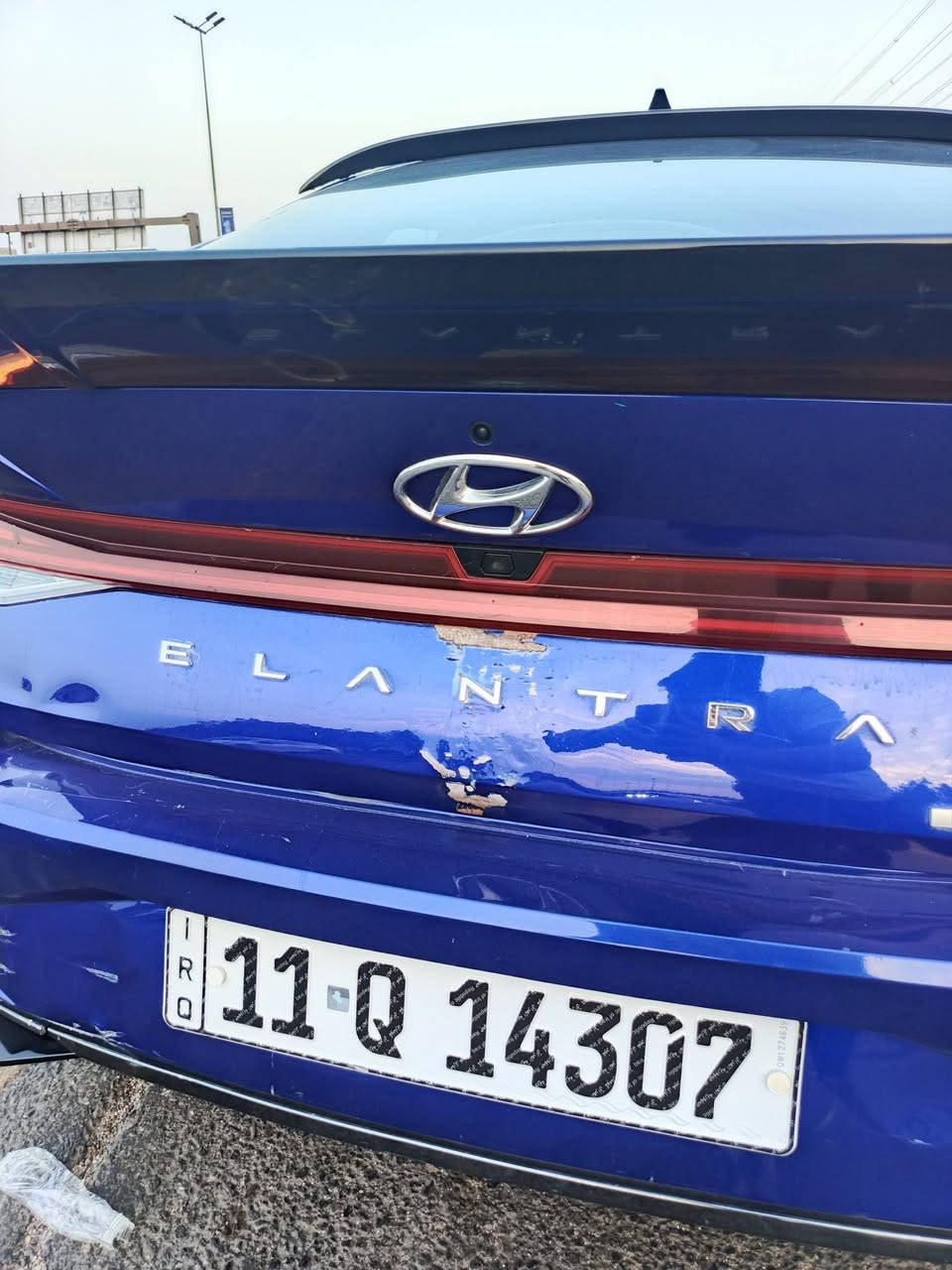 السلام عليكم
للبيع – هيونداي إلنترا هايبرد 2023 Blue
السعر : 155 ورقة 
🔹 الموديل: 2023
🔹 الفئة: Blue Hybrid (الأكثر اقتصادية بالوقود)
🔹 اللون: أزرق
🔹 الوارد: أمريكي – Clean Title
🔹 ناقل الحركة: أوتوماتيك
🔹 المحرك: 1.6L Hybrid مع محرك كهربائي
🔹 نظام الدفع: أمامي (FWD)

مميزات السيارة:

- استهلاك وقود اقتصادي جدًا.
- نظام هايبرد أصلي من المصنع.
- شاشة ذكية نظام ابل كاربلاي واندرويد اوتو.
- كاميرا خلفية.
- حساسات.
- تشغيل عن بعد.
- تثبيت مسار. 
- تبريد ثلج.
- مثبت سرعة.
- أنظمة أمان متقدمة (ABS – ESC – وسائد هوائية).

الإضافات:
✅ عازل حراري لجميع الزجاج.
✅ كت أسود كامل.
✅ حماية نانو سيراميك.
✅ الكشنات مغلفة بالكامل.
✅ أرضية مدوشمة.

حالة السيارة:

- استخدام شخصي.
- حادثها في أمريكا ضربة بسيطة بالصندوق الخلفي فقط.
- تصليح بارد بدون أي صبغ او تبديل .
- السيارة جاهزة متحتاج أي مصروف، والفحص خير دليل.

📍 الموقع: بغداد
📞 للاستفسار يرجى التواصل على الخاص أو الاتصال.
***********

واتساب : https://wa.me/9647748824266
