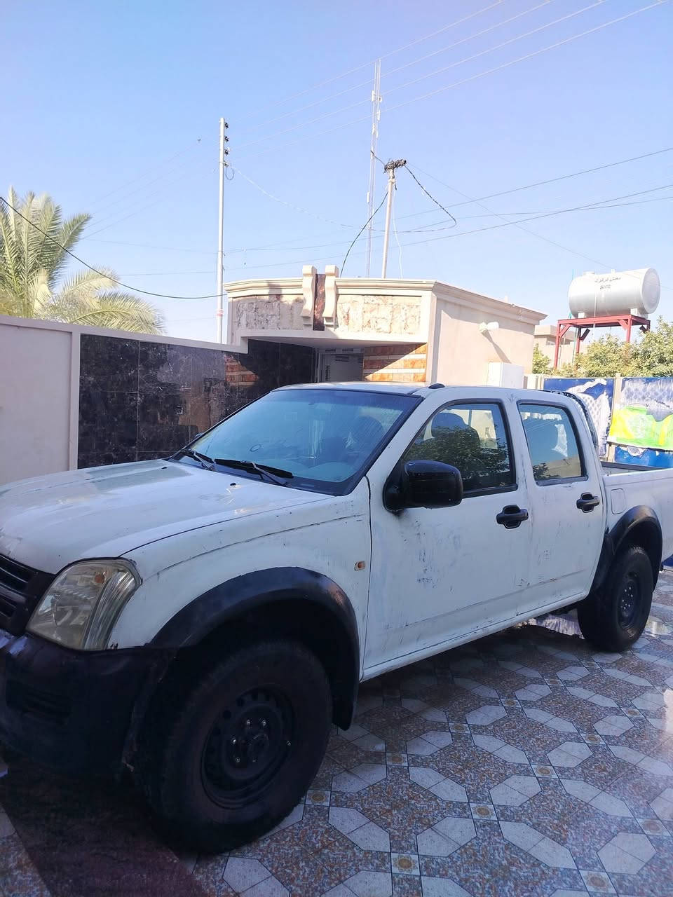 السلام عليكم لوف للبيع او مراوس رقم جديد محرك 4 سلندر بيهه منظومه غاز صدر جديد تخم تاير كله جديد مابيهه اي نقص رقم الهاتف *********** بي واتساب
