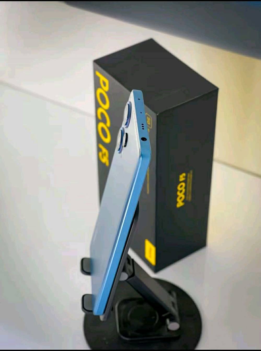 ✨ جهاز POCO F5 ✨
📱 الذاكرة: 256 جيجابايت
⚡ الرام: 12 + 12 جيجابايت
✨ النظافة: 100/100 (أخو الجديد)
🎮 الأداء: يدعم ببجي 90 فريم
📍 المكان: الفلوجة
💰 السعر: 280 ألف
📞 زين (اتصال + واتساب): ***********
💬 أو المراسلة عبر الخاص على الصفحة.
ممكن تكلي شنو وضع الجهاز بالتفصيل: بيه أي خدش/ضربة/مشكلة بالشاشة أو الظهر، لو فعلاً نضيف 100/100؟: 
نظيف ١٠٠/100
هل متوفر وياه الكرتونة الأصلية، الشاحن، السلك، والملحقات كلها؟ وإذا أكو ضمان/فاتورة شكد باقي عليه؟: 
متوفر كلشي بس الضمان معرف
شنو سبب البيع؟ وهل السعر 280 ألف نهائي لو أكو مجال للتفاوض البسيط؟: 
سعر بي مجال قليل جدا السبب اشتريت جهاز ثاني
الجهاز استخدامه شكد تقريباً وشنو حالة البطارية والشحن هسه: بيه تهنيگ، حرارة، أو أي عطل؟: 
كلشي مابيه استخدمته اقل الشهرين
المكان بالفلوجة وين تحديداً؟ وتريد تسليم يد بيد لو ممكن توصيل/شحن؟: 
لا يد ب يد
