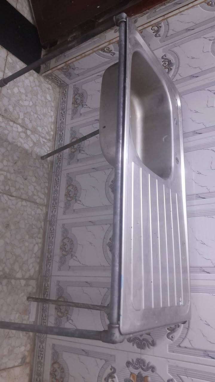 غراض للبيع كاونتر سعره ٧٥ وبيه مجال وسنك ٢٠ وتخم عشر مقاعد مكاني بلعبيدي ***********
