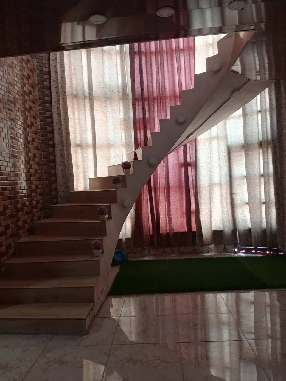 اعلان
بيت للبيع
المساحه 500متر
البنا 200 يحتوي على غرفتين و ستقبال جاهز و مطبخ حار و بارد صحيات داخليه و خارجيه 
مع كوفي 
 قرب سيطرة معمل الببسي
شارع العام طريق نجف/حله طريق الزوار 
للإستفسار ***********
