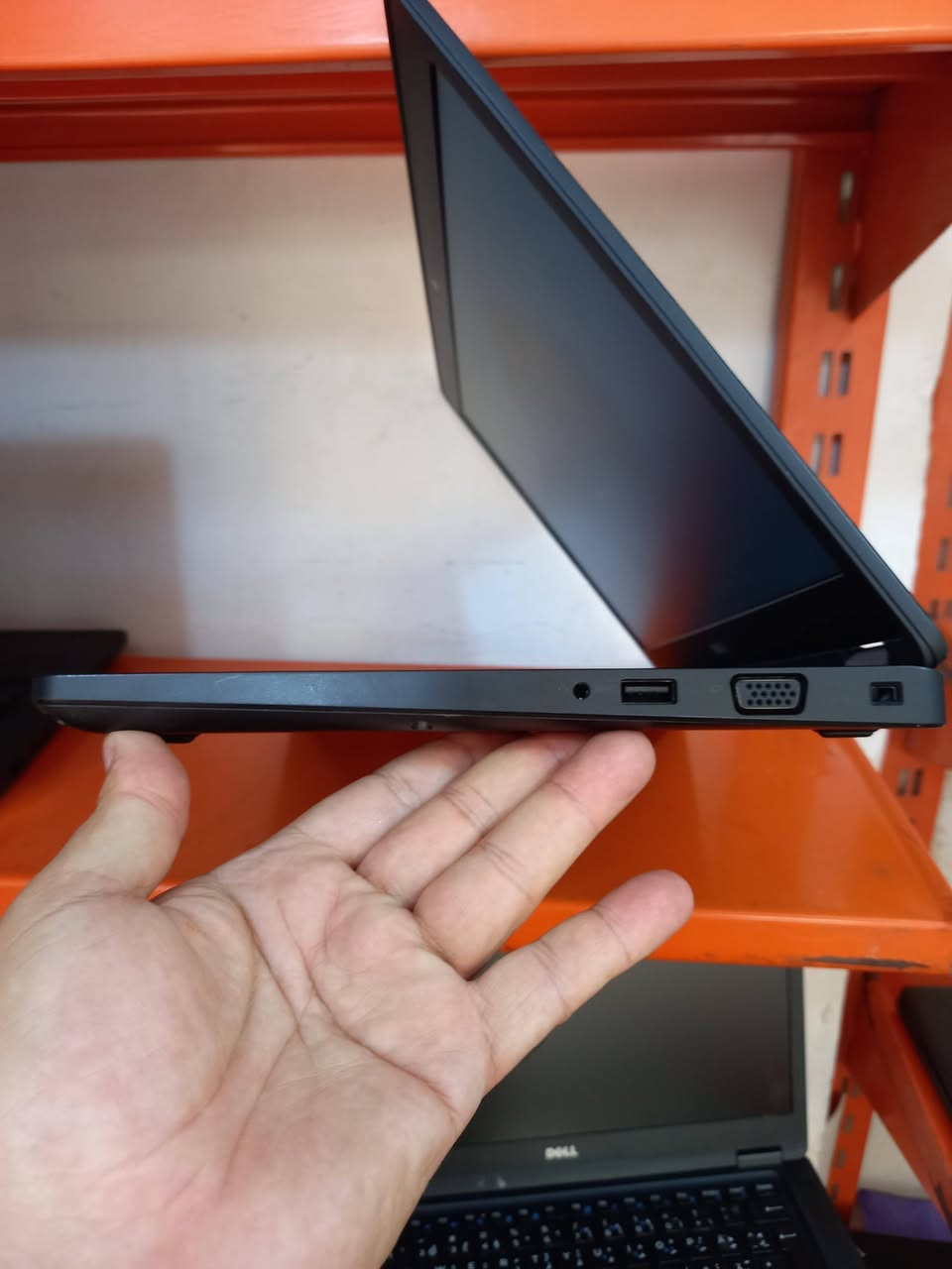 المعالج من فئة HQ
لابتوب دل dell 5480
المعالج كور اي 7 الجيل 6
من فئة HQ
الهارد    256    ssd 
الرام 8.     ddr4 
كارت الشاشة  4  شير 
حجم الشاشة  14 
الشاحنة اصلية 
يحتوي على منفذ تايب سي للشحن او نقل البيانات
نظام التشغيل ويندوز 10 عربي انكليزي 
الملحقات شاحنة وجنطة 
السعر  225
***********
***********
يوجد توصيل

متوفر 
تتوفر مجموعة لابتوبات بأسعار مناسبة ومواصفات مختلفة
