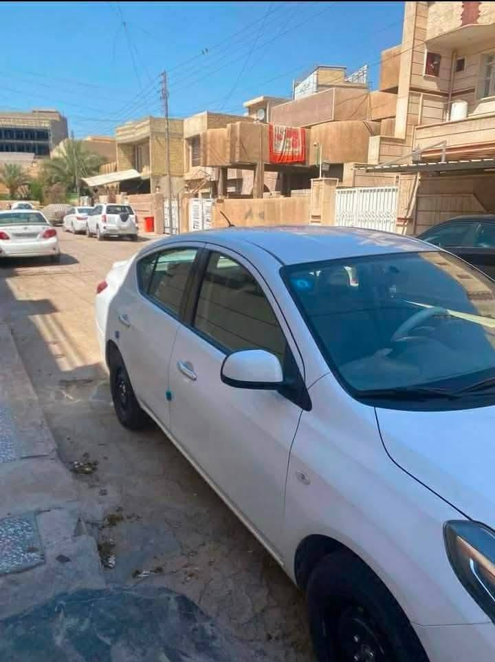 بسبب الوعود الكاذبة إعادة نشر نيسان سني موديل ٢٠٢٠ هندي ام البليته الزركة ماشية( 95  ) الف حقيقي كير ومحرك مكفولات  تبريد ثلج بيهه قطعة صبغ وحدة فقط (الجاملغ الخلفي ) وبيهه طخات خفيفة وشخوط المواصفات /    بصمة _ وقطعتين تبريد _ تشغيل عن بعد_ جام ٤ كهربائي  

السونار مالتهه  ويه الصور سيارة بسمي رقم  بغداد انكليزي

السعر 88 ورقة وبيهه مجال بسيط حيل

***********
