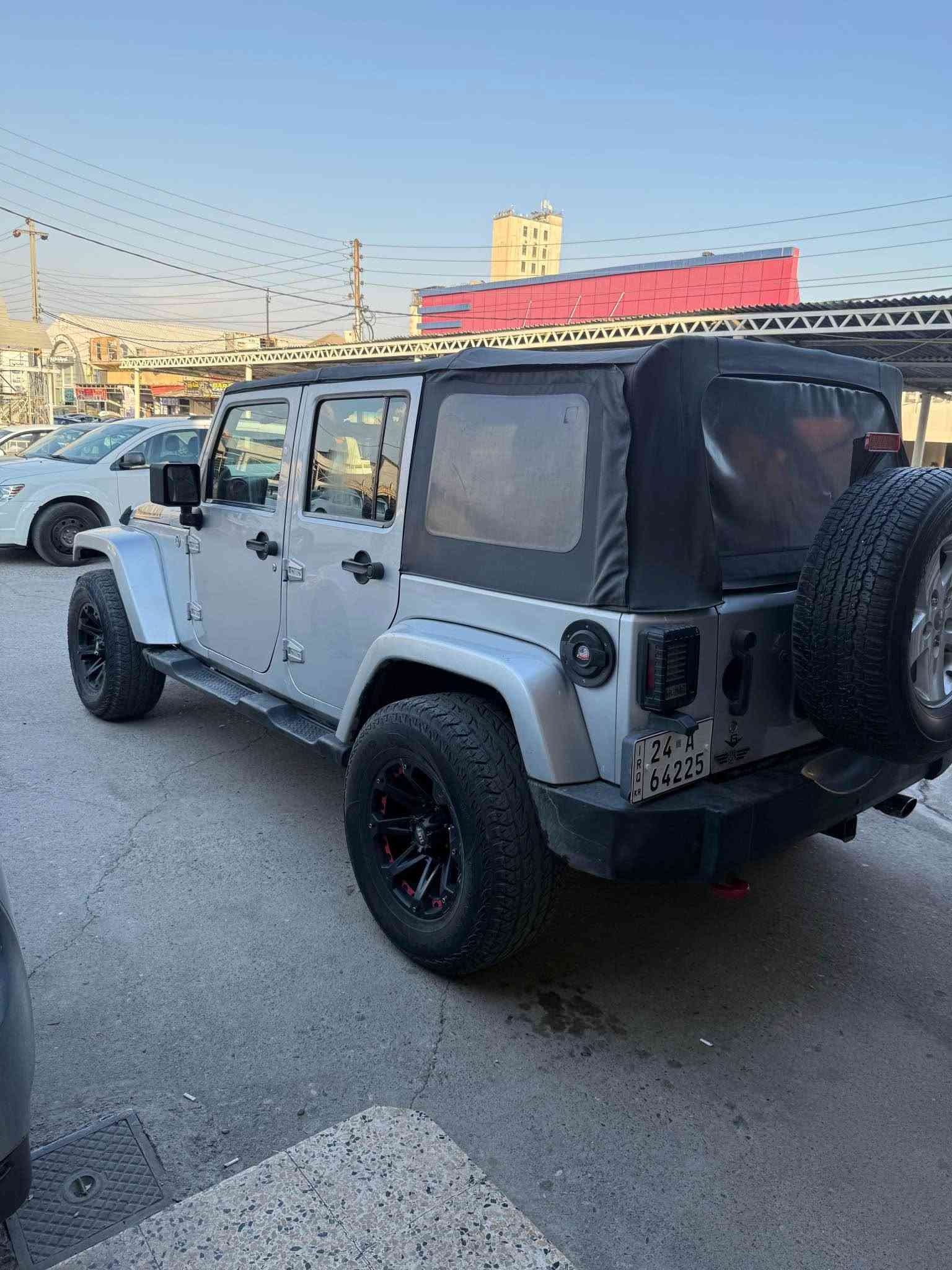 جيب رنگلر ٢٠١٢ گير عادي 4x4 v6  سياره گير محرك دبل اكسل بشرط سنوي جديد رقم دهوك سعر ١٢٨ ورقه عنوان زاخو رقم هاتف *********** زاخو, دهوك
