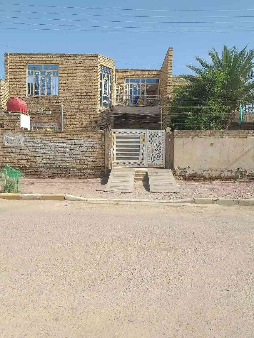 دار للبيع المساحه 200م طابو بناء 2015 على شارع 20 
العنوان حي الصادق الرفاق سابقاً ***********
