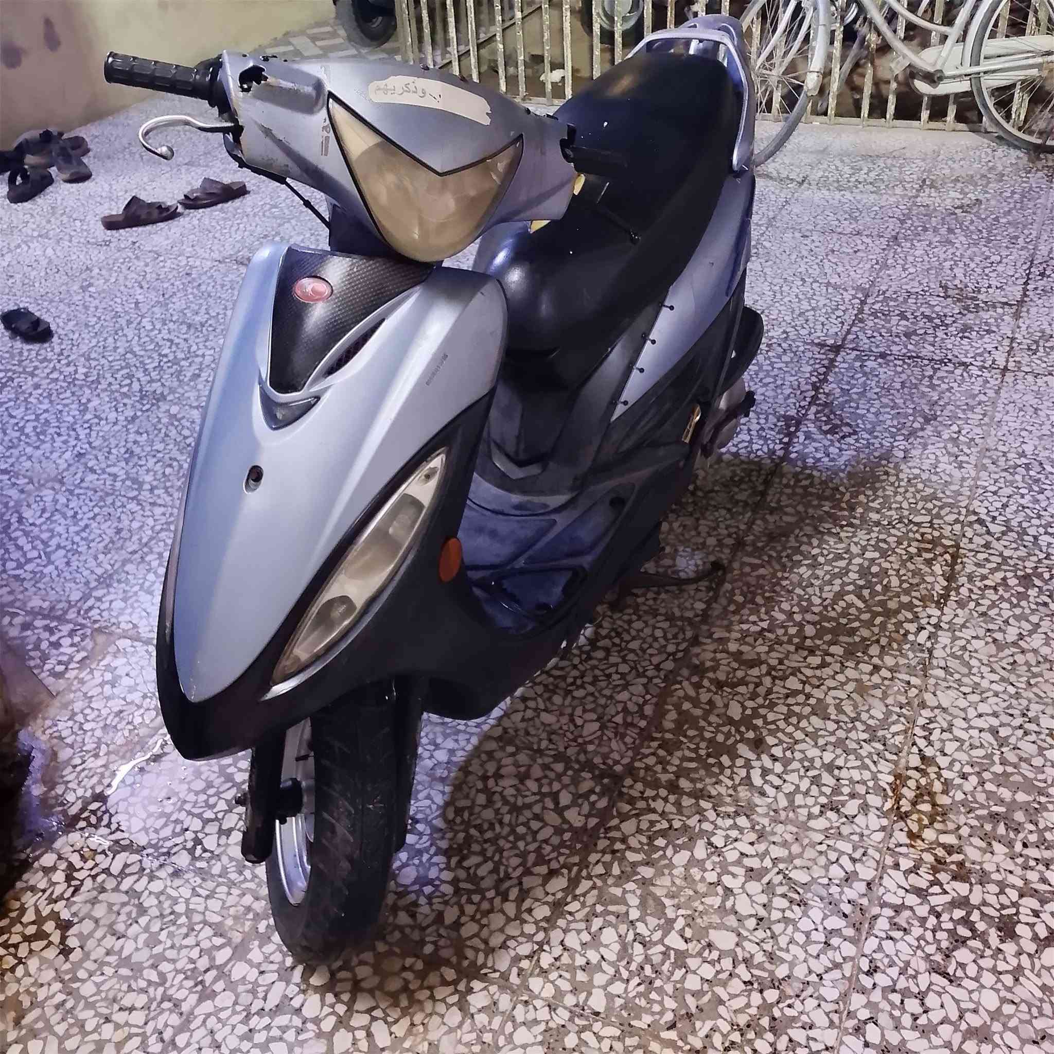 سلام عليكم شباب للبيع كامكو جي فور الدراجه جديده كلش كفاله من كلشي برغي ما عايزه مال حاويه مرتبه تفاصيل بعد اكثر اتصل رقم ***********مكان نجف كوفه سعر 450وبيه مجال

