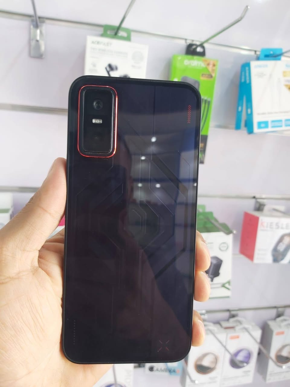 السلام عليكم ، جهاز GT30 pro الغني عن التعريف مستخدم استخدام قليل نظافته ١٠٠% مع كامل ملحقات براد او شاحنة والكارتونة يدعم ١٢٠ فريم بل ببجي ،، السعر ٣٧٥ الف للإستفسار مراسلة الصفحة خاص
