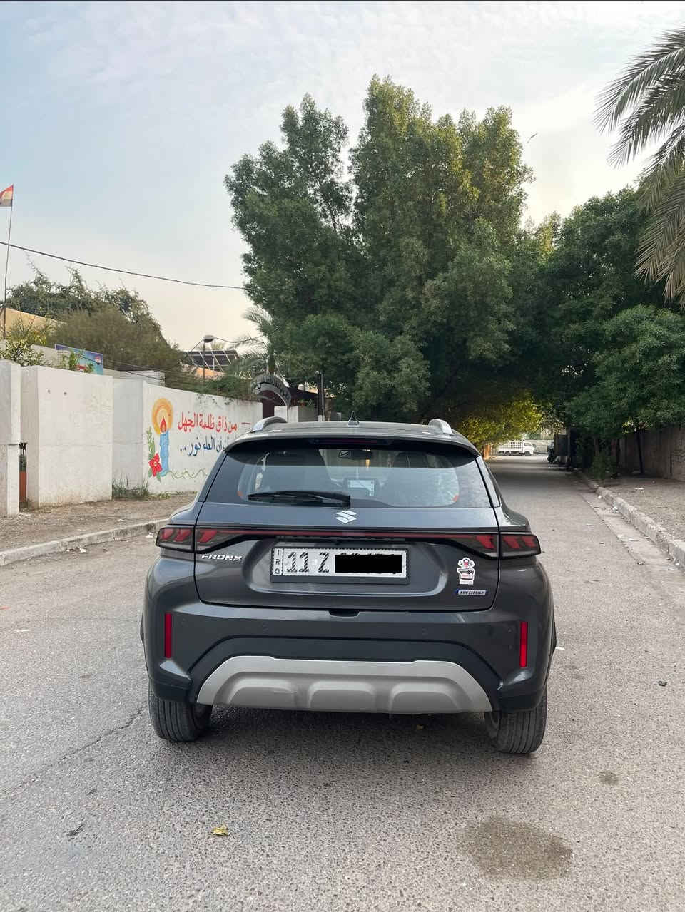 سازوكي فرونكس 2025
سيارة فول مواصفات ال glx
المحرك والأداء:
محرك 1500 سي سي هايبرد
Auto off اطفاء ذاتي على البطاريه
 التجهيزات الداخلية:
دخول ذكي بدون مفتاح
تشغيل ذكي (Start/Stop)
أزرار تحكم على المقود
شفتات خلف المقود
كيرثلاث نوعيات للقيادة 
شاحن لاسلكي للهاتف
الشاشات والعرض:
شاشة 4K تدعم Apple CarPlay و Android Auto
شاشة عرض (Head-Up Display) على الزجاج الأمامي
 أنظمة الأمان والمساعدة:
كاميرات 360 درجة محيطية
حساسات أمامية وخلفية
أنظمة مساعدة القيادة لزيادة الأمان والثبات
 وقيادة مريحة وآمنة  ماشيه 25000 وقابل للزياده  السياره باسمي وابيع نقد فقط بيه شخط بسيط بجاملغ السكن للتواصل ***********
السعر 160$ وبيه مجال بسيط
مكاني بغداد الصليخ
