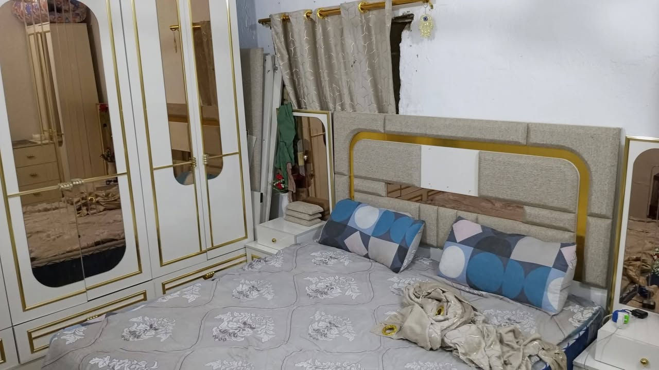 دار لبيع المساحه 57 متر منطقه الماجديه نهايت شارع الجامع سعره 60 مليون وبيه مجال قليل ستفسار ***********
