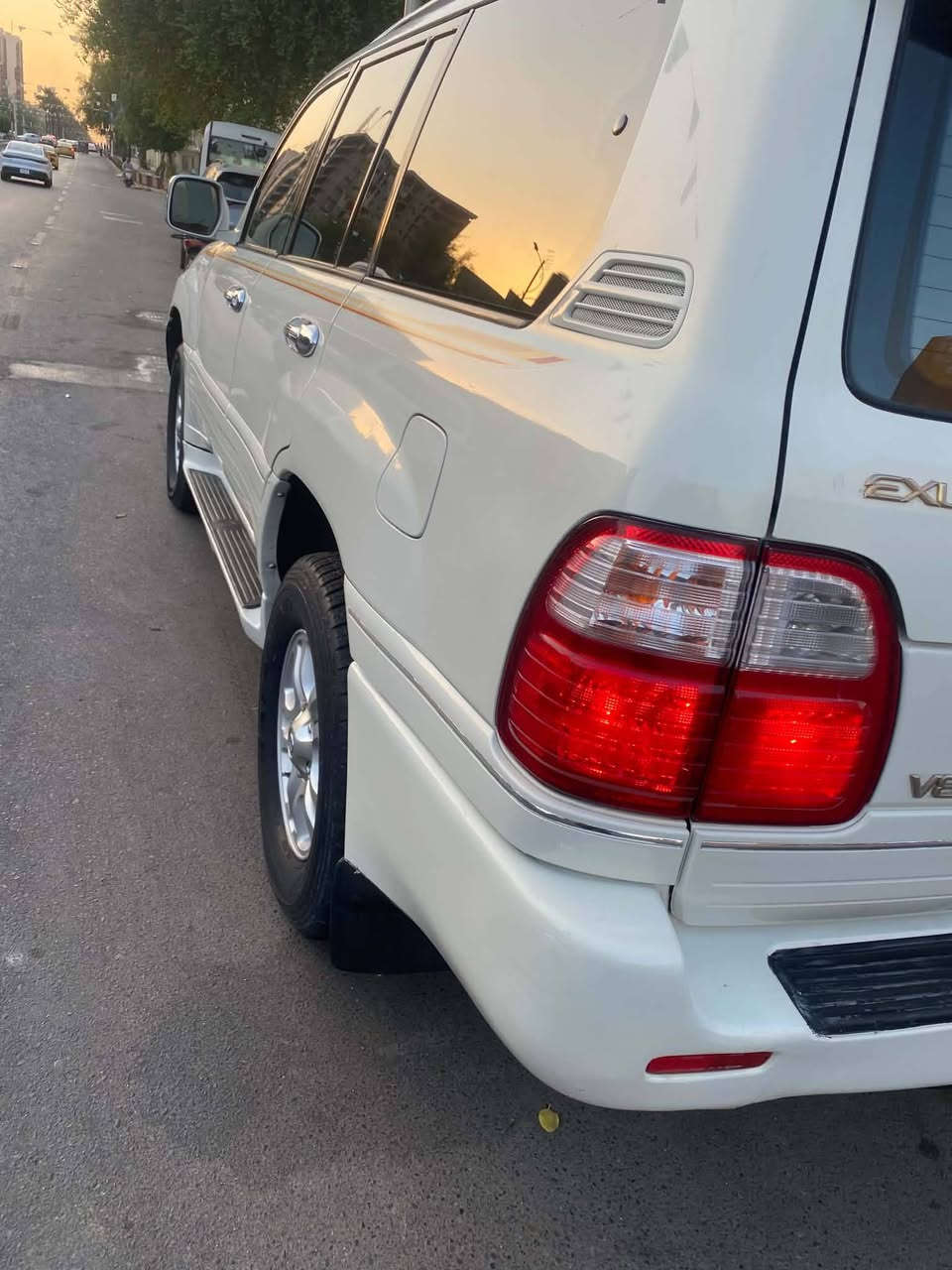 سلام عليكم
لكزز موديل 2004
نضافه فول تبريد ثلج
باقي بس ع الكمرك
السياره احله من الصور 
مكاني كربلاء 
سعرها ١٢٥ وبيها مجال بسيط
***********
