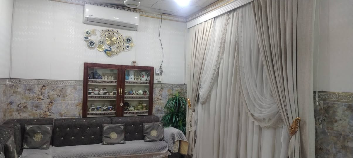 بسبب نكول المشتري عقار للبيع المساحه ٢٤٠م بناء قديم يصلح للسكن العنوان ابو رمانه الأربع سايدات خلف إنشائية كاظم الزيداوي السعر ١٧٥ مليون وبيه مجال ***********
