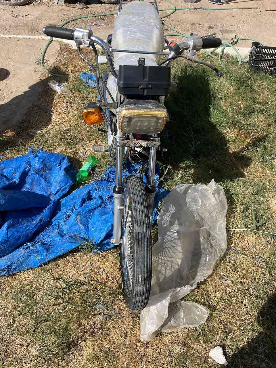 السلام عليكم مراوس ب11عادي وتر راس براس او بروماكس مفتوح وذا عندك جهاز اعلى بعد انطي فرق عادي الدراجه للي يريد يشتري سعرها 300وبيها مجال الدراجه 2020بدون اوراق اكفلها سرقه شغاله بس اراوس او ابيع كوم حديد ***********رقمي
