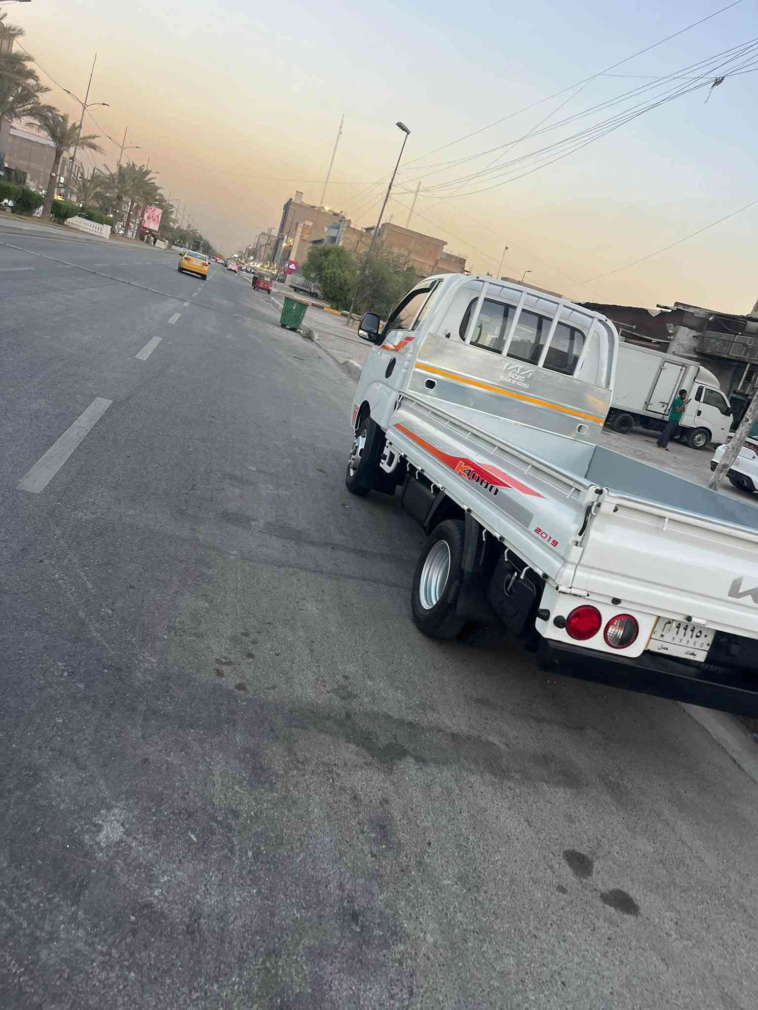 كيا فحل موديل 18 مكينه 4000 لاصرف ولا بخار   مكفول من ضربه   بيها رشه صبغ يم جامه بل ضهر رقمها صدرج حداديه كلها حلوه طهم تايرجديد تاير 14 محور رقمها بغداد مشروع وطني شرط تحويل  السعر 137 بيها مجال عنوان بغداد جميله ***********
