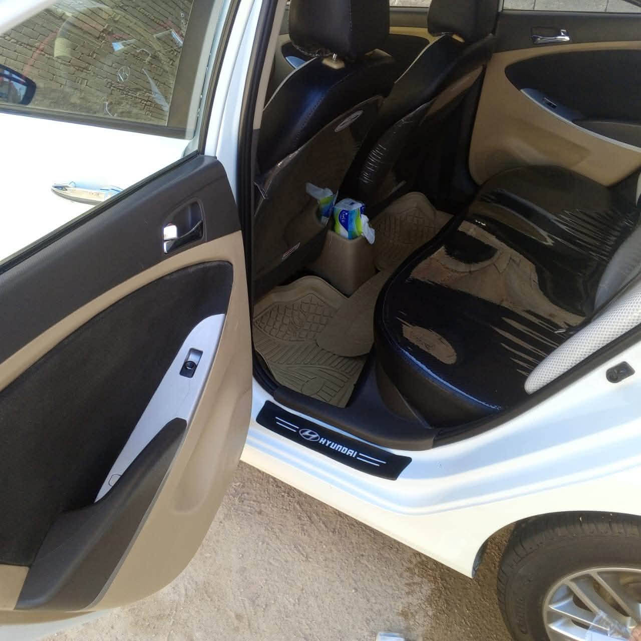 سلام عليكم اخوان 
اخوان اكسنت مديل ٢٠١٤ بيضه نص فول خليجي رقم بابل محركها ١٦٠٠ بيها بارد شي بسيط وأثر شخوط خفيفه للبيع فقط كير مكينه حداديه مكفول تبريد ثلج سعرها ١٠٥ وبيها مجال 
عنواني كربلاء ***********
