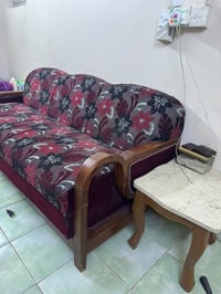 تخم عراقي اثنين قنفات واثنين كراسي لونة مبين بالصور بدون التلبيسات خشب...