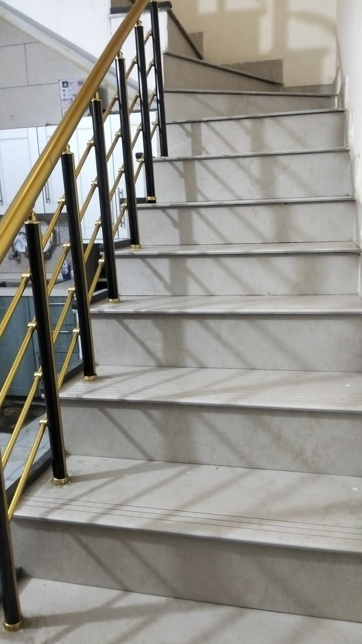 السلام عليكم..
مشتمل 50متر 5×10طابو صرف العبيدي طابقين
 قرب كهوة المختار 
السعر ٨٨ وبيه مجال 
للاستفسار اتصال او واتساب 
***********
