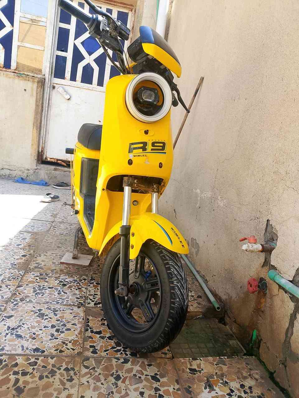 السلام عليكم دراجه شحن R9 موديل 2026 بطاريات دبل32 امبير شركة ونلي للبيع 370بيهه مجال رقم واتساب*********** مكاني بصرة شط العرب جزيرة
