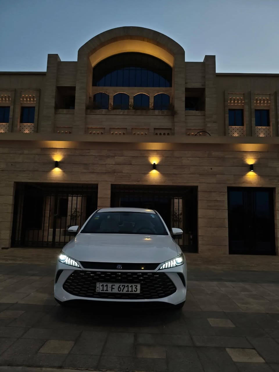 السلام عليكم 
BYD Gn plus  للبيع او المراوس
 زيرو ماشيه 3 آلاف   السعر 20 مليون وبيها مجال
موديل 2025 فول مواصفات داخل كريمي جلد مكفوله كفاله عامه رقم بغداد بسمي تحويل ثاني يوم 
مكاني كربلاء او بغداد شراي اتصل وتشلع عيوني ***********
