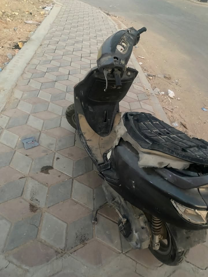 فراشه للبيع شغاله بس ابيعك جوم حديد تايرات جدد ثنينهن كفرها اصلي اي كسر ما بي  الدراجه شغاله وتمشي بس يحتاجلها تجفيته وترتيب ب175وبيها مجال  رقمي 
***********
