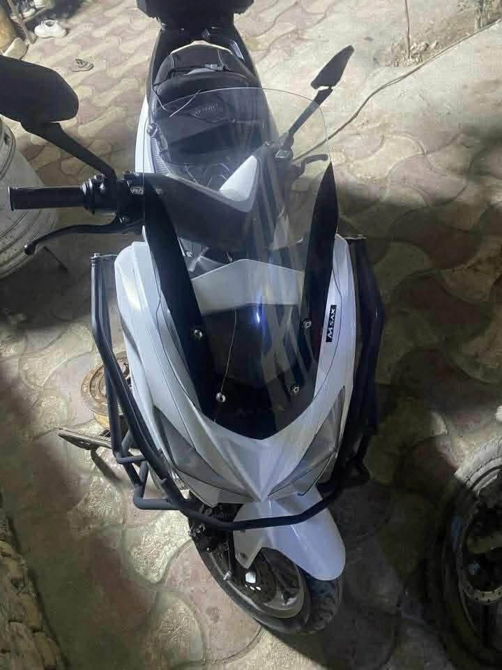 السلام عليكم شباب دراجة للبيع كهربائية الشحن
نوع GTR/NMAX غنيـه عن التعريف
بطارية ليثيوم فوسفات الحديد

72V - 50AM
اخذتها من معرض عدي ابو عسل 
وايضاً معرضهم الثاني دراجات اليابانية

دراجة كاملة جنطة وياها خلفية وجنط عدد ٢ صفاح و درع 

سرعة الدراجة 95 الحقيقي مع الوزن توصل 85 

نظام ٣ سرع مع البك سرعة شاحنة وياها اصلية 

اخذتها صار 8 اشهر شباب السعر 

1700 وبيها مجال قليل للطيبين 

رقم ***********  للاستفسار او الواتساب موجود
مكاني بغداد / العبيدي
