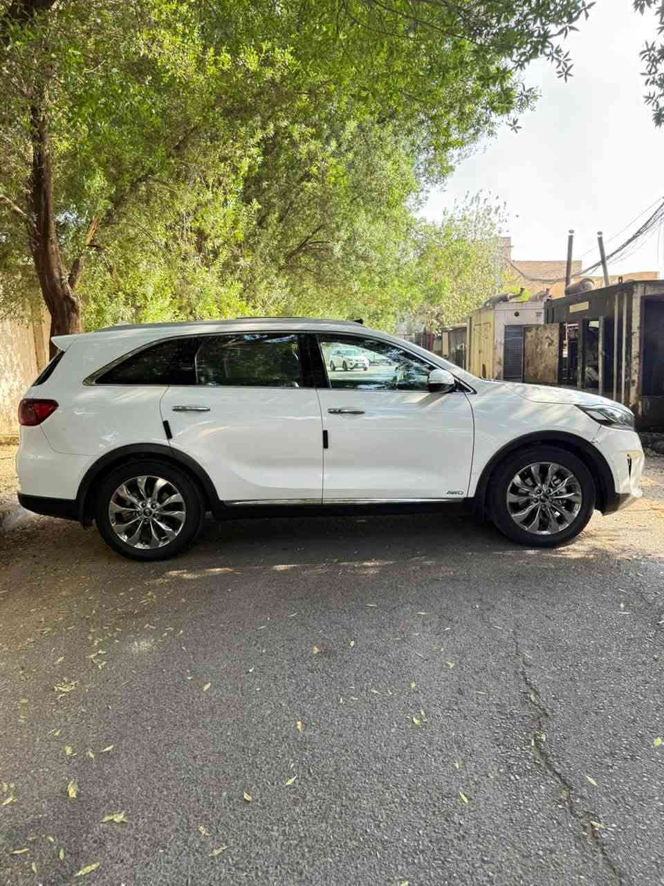كيا سورنتو 2019 خليجي للبيع فقط 6 سلندر  cc3500  فول مواصفات 1/1 ماشية 135 الف كيلو 
رقم بغداد مشروع وطني 
مكينة وكير كفالة عامة 
تبريدها ثلج 
تخم تايرات جديدة دسكات جدد منظومة فيت بم جديدة وعليها ادامة جديدة بلكات ونوزلات ومجاول وفلاتر وباتري جديد 
مواصفاتها بانوراما دفع رباعي Awd 
لايت امامي خلفي لد ، بصمة تشغيل +ابواب ، الباب الخلفي كهرباء ،تحكمات ستيرن جهتين واربع وضعيات قيادة ، شاشة +تبريد شاشة منفصل ٣ قطع ، مري شفط وترحيب، كشنات حارد بارد +كشنات خلفية حار + المقاعد الامامية تحكم كهرباء، الانارة الداخلية لد, سايد بريك بصمة + اوتو هولد ، بردات خلفية بلادية ، ويل بلادي ١٩ نيكل ، سبيرها ما نازل 
بيها pdr على كد شبر باب عكس السايق وطخة بالجاملغ فقط وموضحة بالصور الباقي كفالة عامة 
مكانها بغداد حي القاهرة 
السعر 235 $ 
للاستفسار الاتصال على هذا الرقم 
***********
