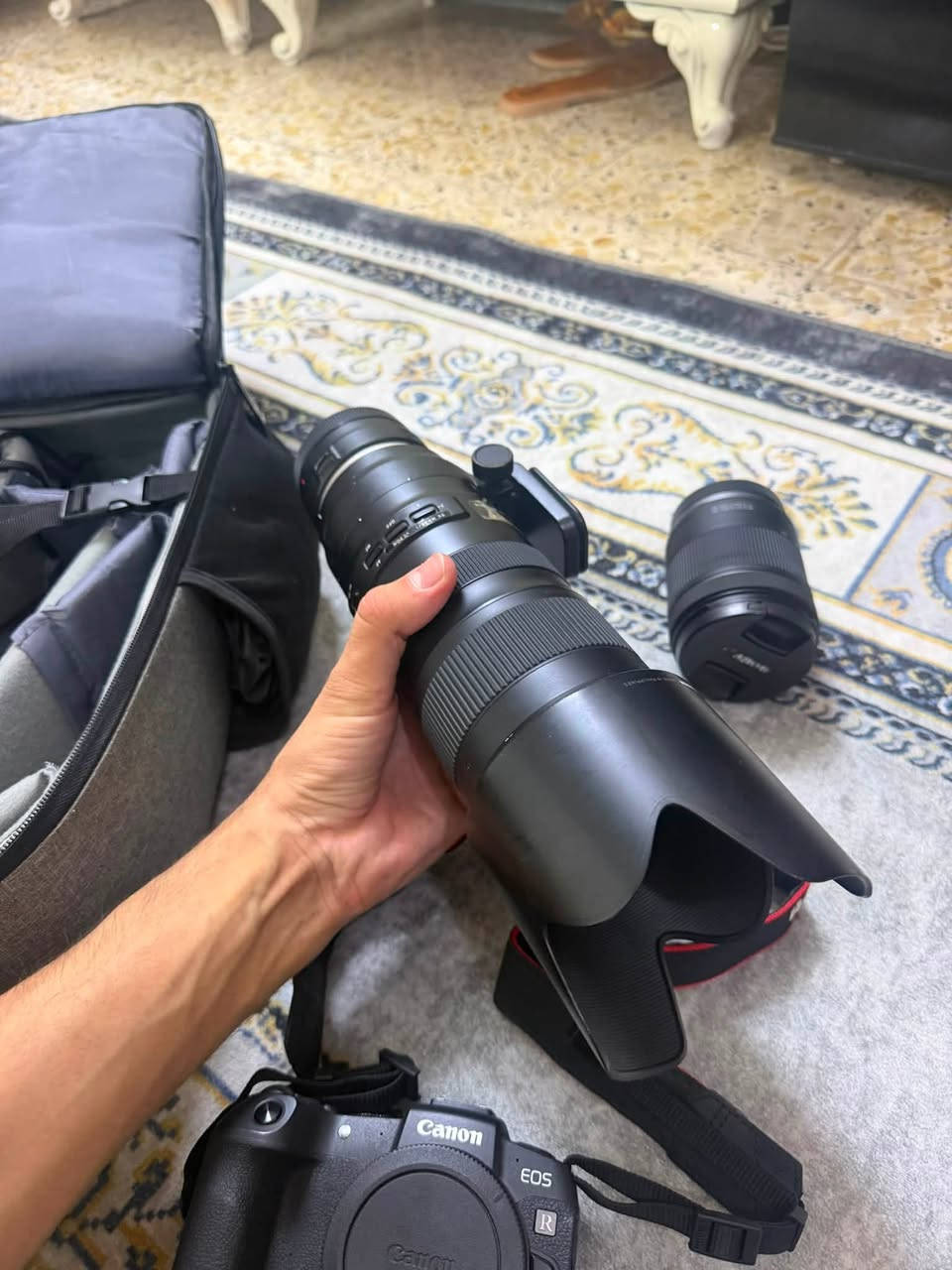 كاميره كانون اربي كامل ملحقات معى عدسه رياضي 70-200 نضافه الكاميره 100‎%‎ متوفره جميع محلقات كاميره معى رونن خاص الكاميره سعرك بل يرضي بي الله لا تكسر للاستفسار *********** واتساب فقط

