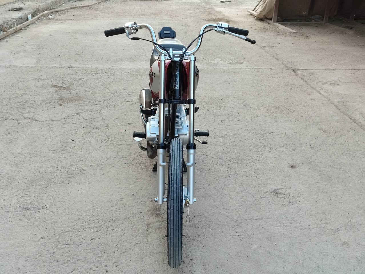سلام عليكم دراجه للبيع تعمير شاصي 26 اوراق محرك 23 السعر خاص او تواصل ع هذه رقم ***********
