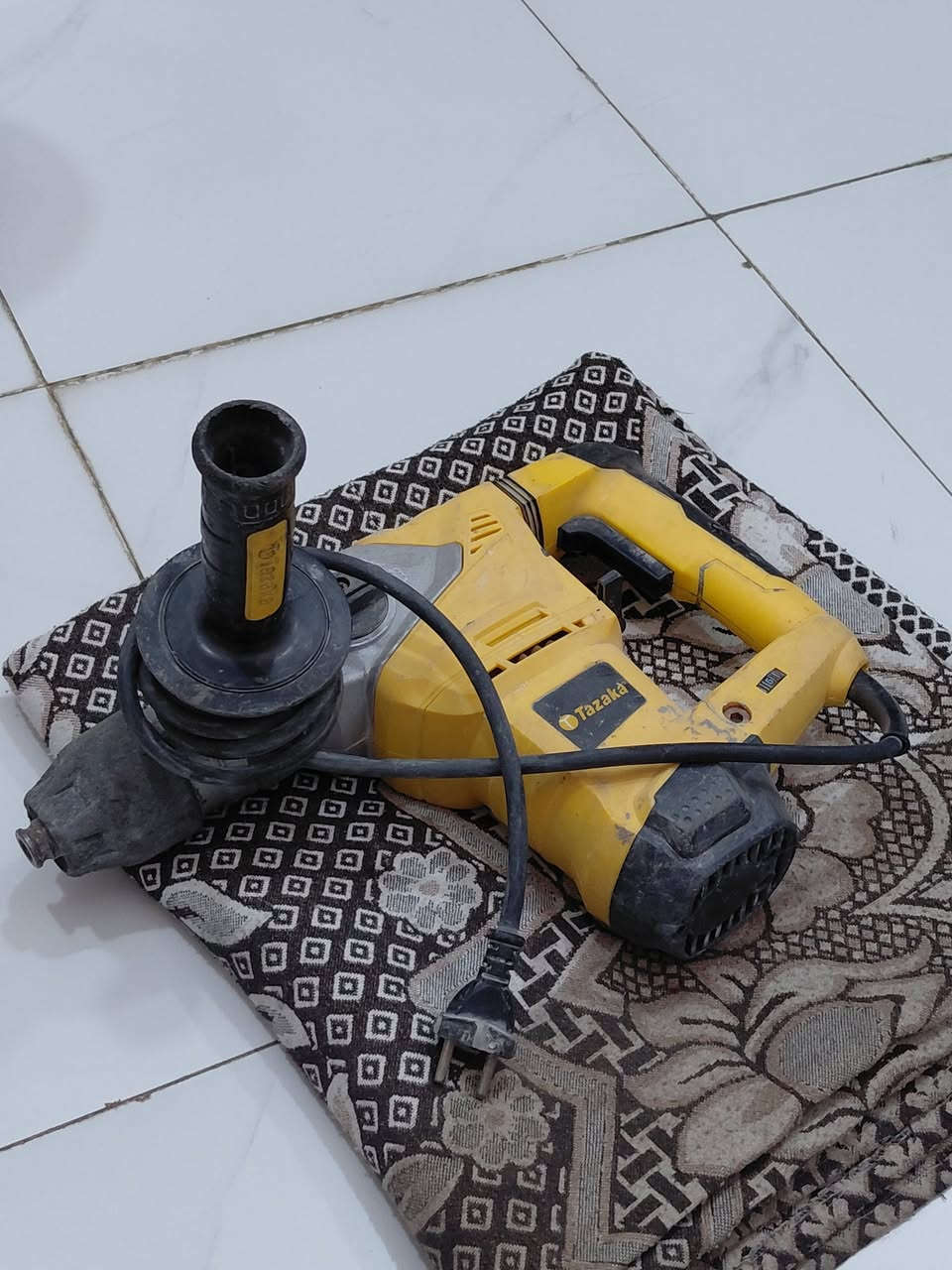 ضاغطه ماء جديده ٥٠ الف.. دريل همر ٦٠ الف.  سفيرطبخ ٢٥ الف.    ***********

