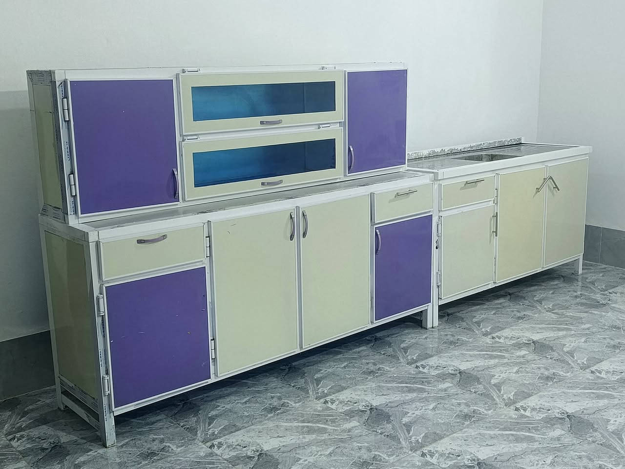 السلام عليكم كاونترات للبيع الاستفسار اتصل واتساب ***********
