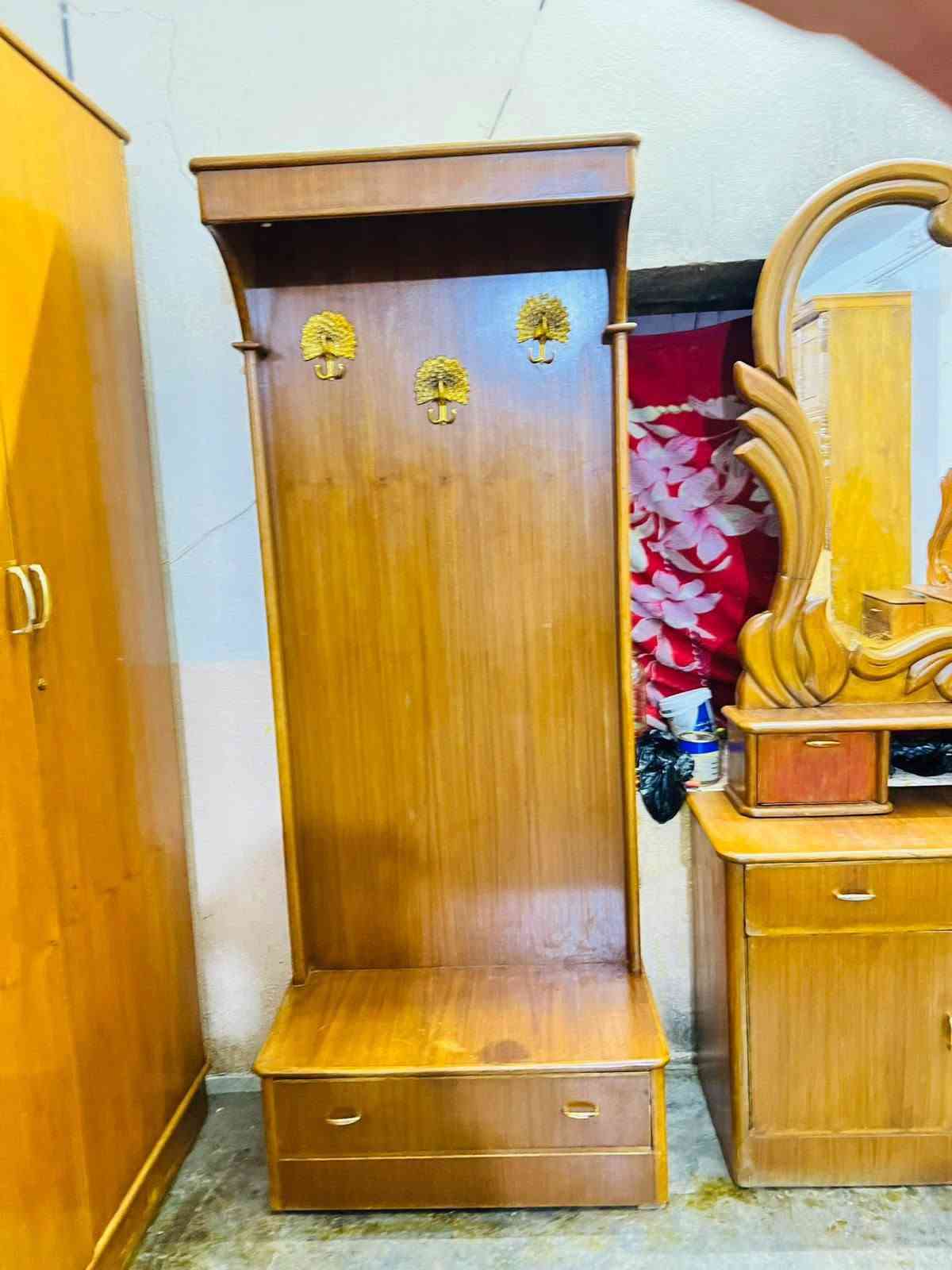 غرفه نوم فصال حطاطه 5 ملم صاج والقواعد ابلوك كله نظيفه فول السعر 675 وبي مجال شويه للاستفسار الاتصال ع الرقم ***********

نص مكتوب في الصور:
- HONOR X9c