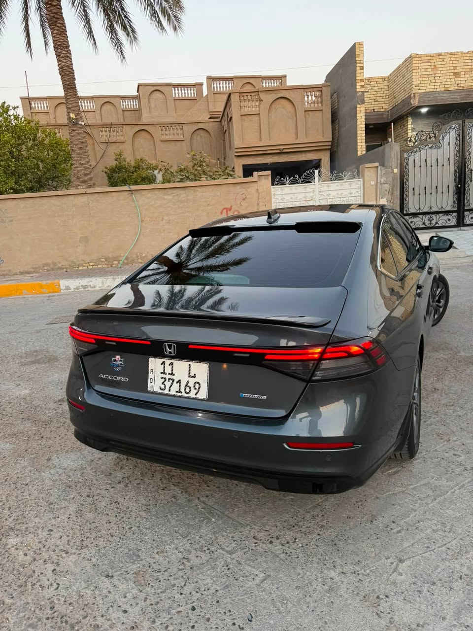 السلام عليكم للبيع هوندا اكورد هايبرد
للبيع او مراوس
موديل 2024 رقم بغداد الدولي بأسمي فئة EXL مواصفات: مكينة 4 سلندر 2000 فتحه سقف / رادارات أمامية وخلفية وجانبيه/ كراسي كهربائية / تشغيل عن بعد/ فول تحكم ستيرن/ تحديد مسار /سايد بريك كهرباء / مقاعد أمامية تدفئة فقط /إشارة مراية جانبية / ذاكرة خزن ميموري لكرسي السائق / غرفة السيارة جلد اصلي /شفتات ستيرن للتحكم بالكير العادي
بجم كبس
الضرر: جاملق وباب سايق ايرباك برده فقط ومرجعات ابلادي نفس لون
*********** 
عنوان سياره رمادي او بغداد
215$سعر
