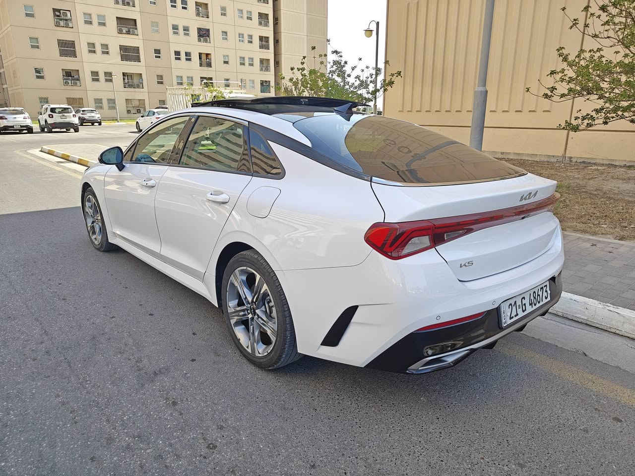 Kia K5 EX 2024 وارد امريكي
****للبيع بدون مراوس*** 
ماشية 68٫000 كيلو قابل للزيادة
فول مواصفات للاخير EX نادرة،
داخلة بشهر اب 2025
محرك 1,600 تيربو 
بانوراما ، كشنات رصاصي  ، تنته رصاصي فاتح، الدشبول و البيان مطعمه صاج، كشنات خزن وضعيتين ،كشنات كهرباء ،كامرات 360 درجة  حساس امامي خلفي ،اشاير بالمري شفط قلابه بوضع الR،رادار امامي خلفي مانع اصطدام نقطه عمياء ، قيادة ذاتية (تحديد مسار) ، تثبيت سرعة،جنطة فتح ذكي ، سايد بريك كهرباء ، اوتوهولد، لايت عالي ذكي، تبريد 3 قطع مناخ منفصل ، شاحن لاسلكي ، تشغيل عن بعد ، توقف ذاتي خلفي ، شاشه كبيرة تدعم اندويد اوتو و كار بلي، اضوية ترحيب بالباب عند الاقتراب ، ميزة التنبيه عن تحرك السير عند الوقوف ، ميزة التنبيه عن نهاية المسار ، كشنات تدفئة تبريد ، ستيرن تدفئة، 4 انظمة قيادة ، حساس ضغط الاطار، بگلايت ليد، لايت ليد 3 عدسات ، نظام صوتي 7 سماعات bose ، و بعد مواصفات ،
صور الحادث مرفقه بالمنشور تبديل بنيد خليجي اصلي ، الراديترات بلاديات بدون تبديل،
محرك بلاد و گير بلاد  و تبريد  حدادية مكفولة ،
تخم تاير جديد شاده بداية الصيف، 
السيارة استخدام شخصي ، احنه مستورديها و مصلحيها ،

للاستفسار عن السعر الاتصال على الرقم 
غير متواجد على الفيس.
***********
