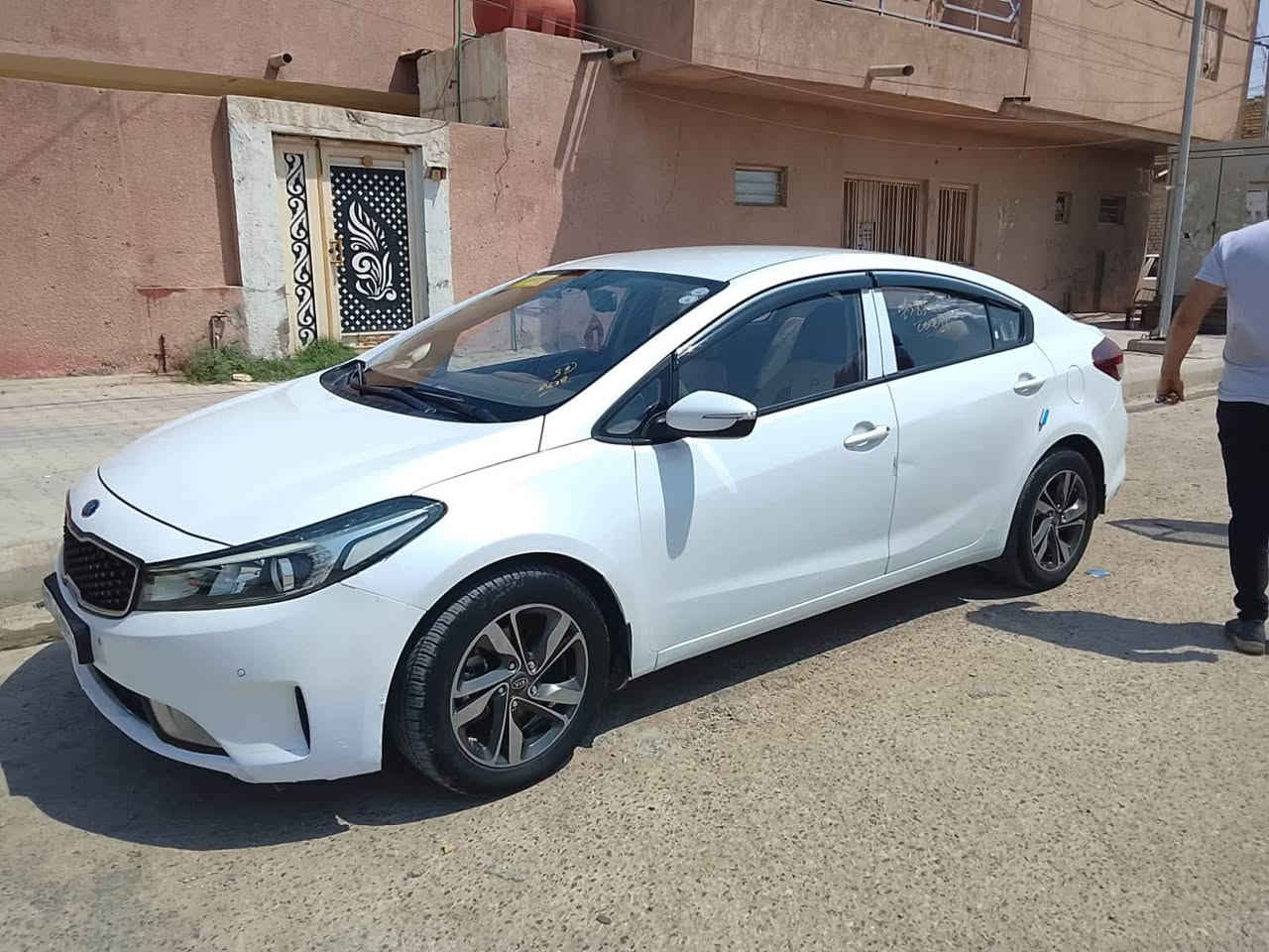 سيراتو موديل ٢٠١٧خليجي
للبيع كير مكينه تبريد سونار موجود بالصور 
مواصفات نص فول مكان سياره ديوانيه 
*********** تريد وكاله تريد تحويل سعر ١٢٠ وبيها مجال
